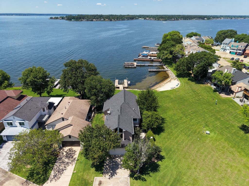 1607 Schooner Point Property Photo 5