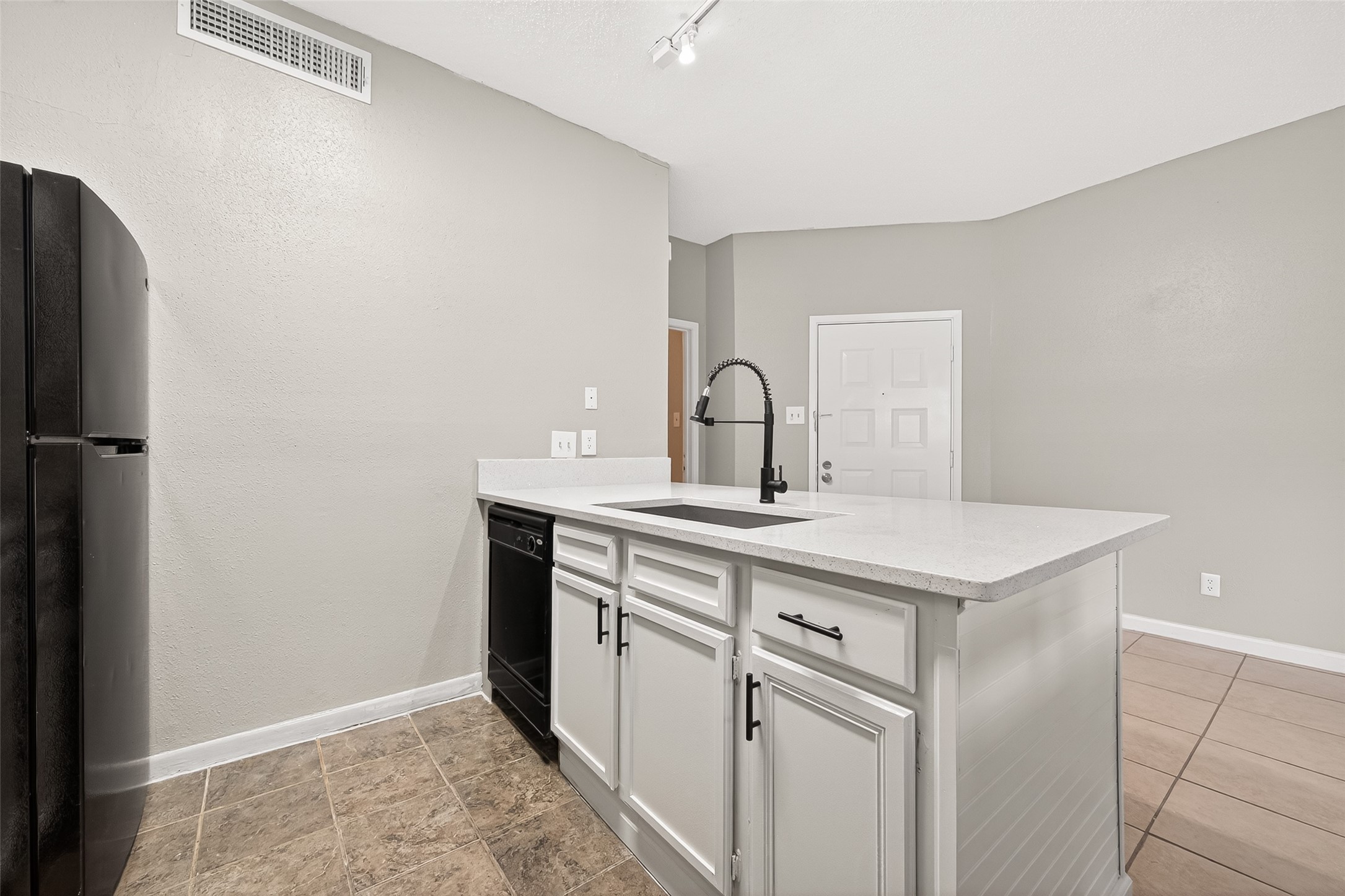 10855 Meadowglen Lane 608 Property Photo 5