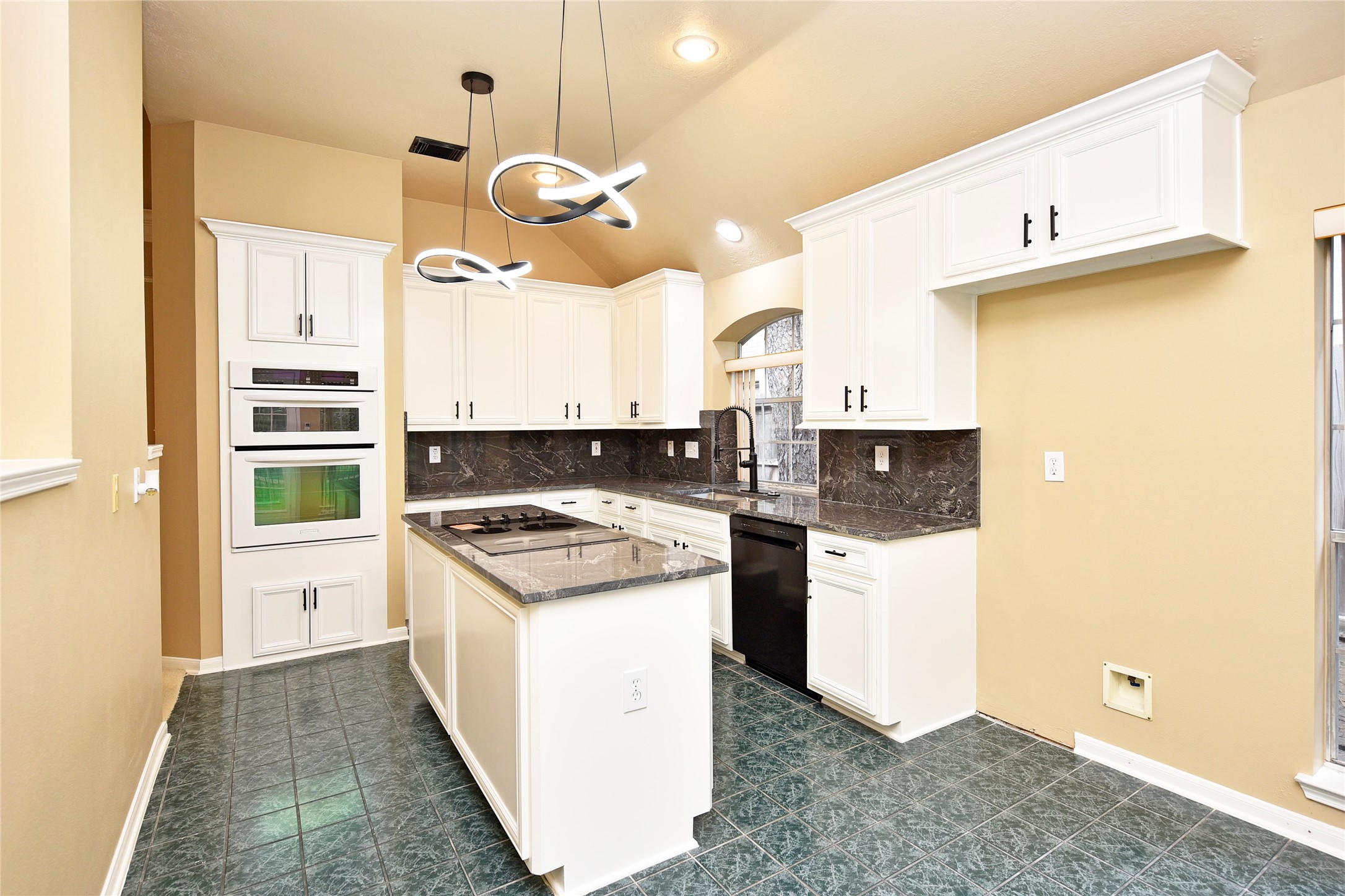 7602 Melody Circle Property Photo 8