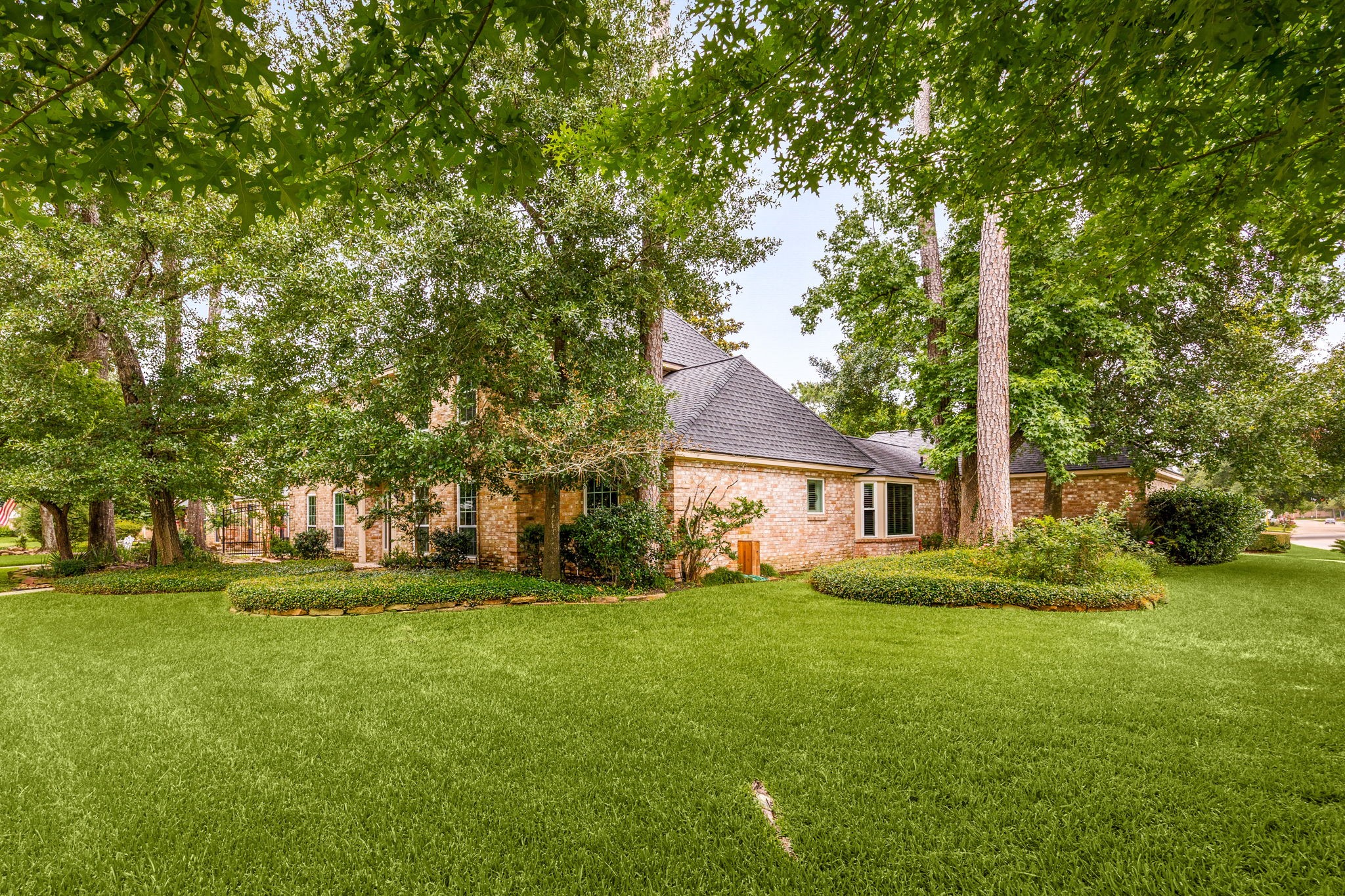 6623 Ampton Drive Property Photo 3
