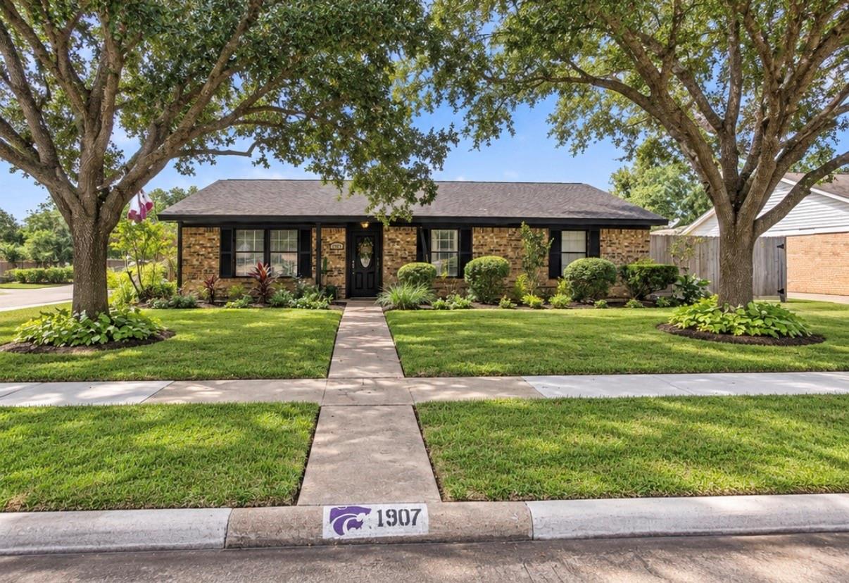 1907 N Rockisland Street, Angleton TX 77515 Property Photo 1