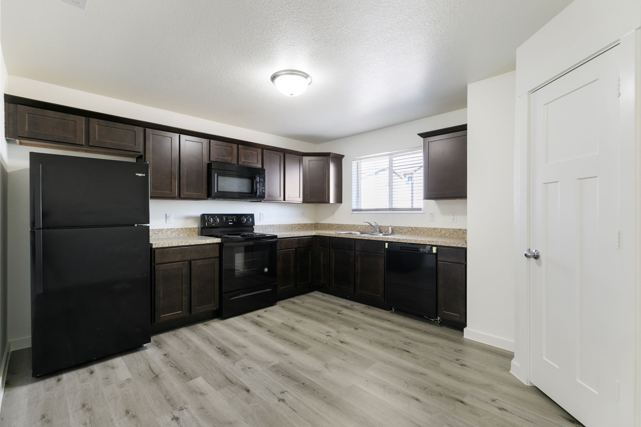21155 Gosling Road 11c Property Photo 8