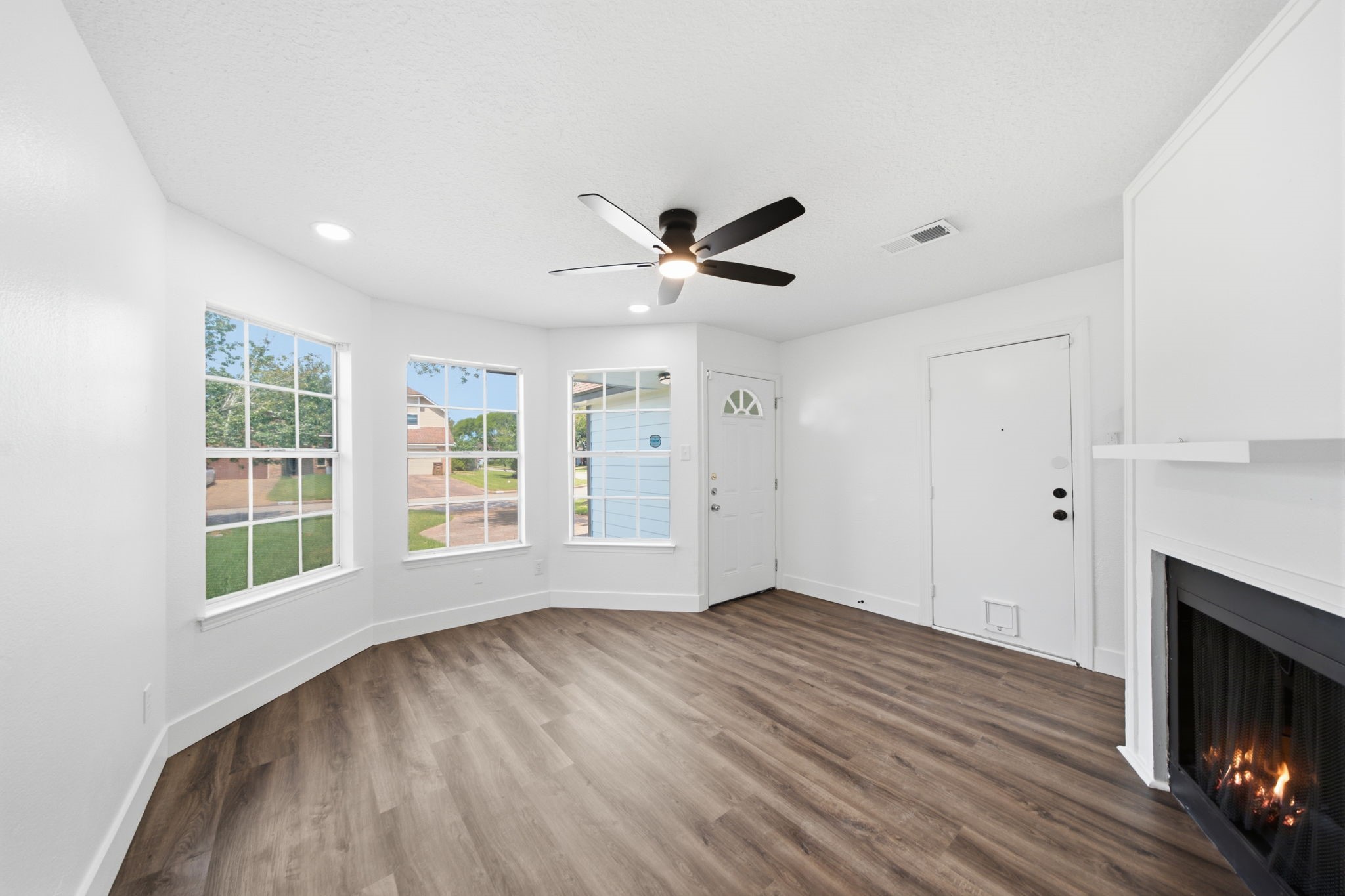 5820 Guadalupe Drive Property Photo 3