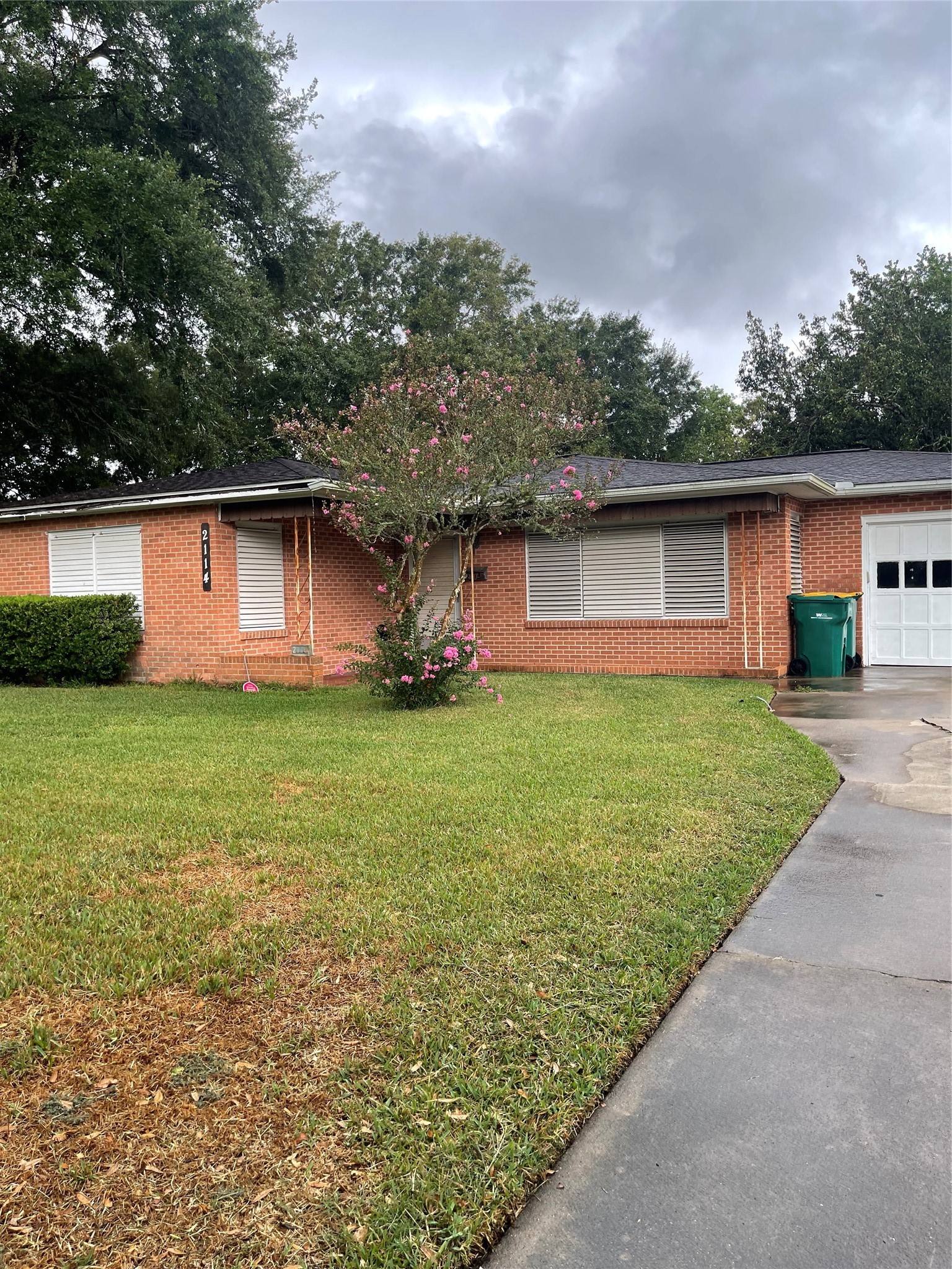 2114 Evergreen Lane Property Photo 1