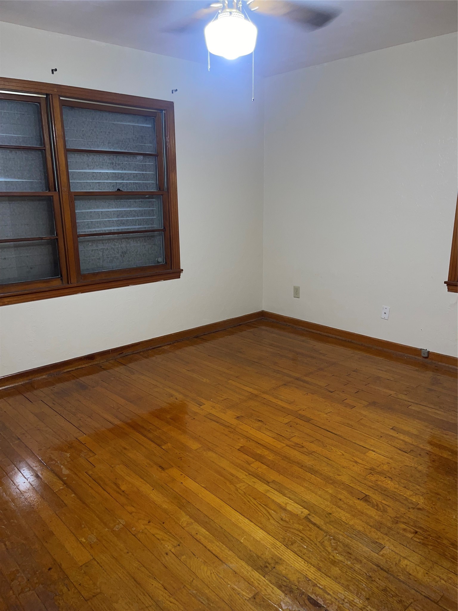 2114 Evergreen Lane Property Photo 3