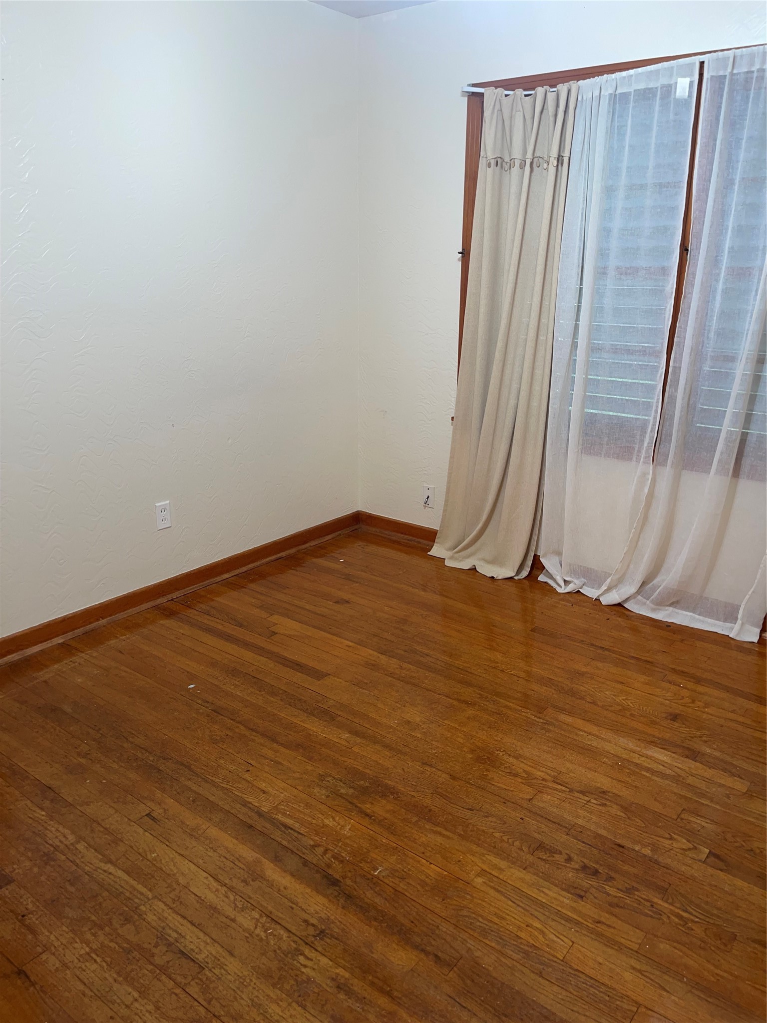 2114 Evergreen Lane Property Photo 4