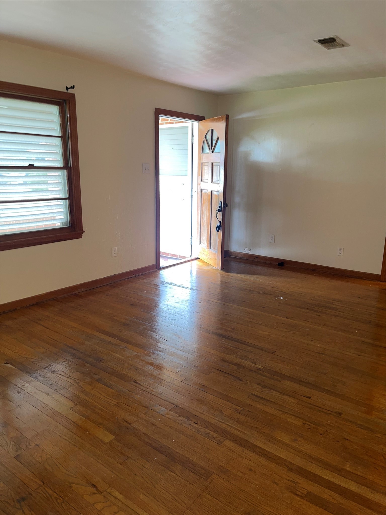 2114 Evergreen Lane Property Photo 6