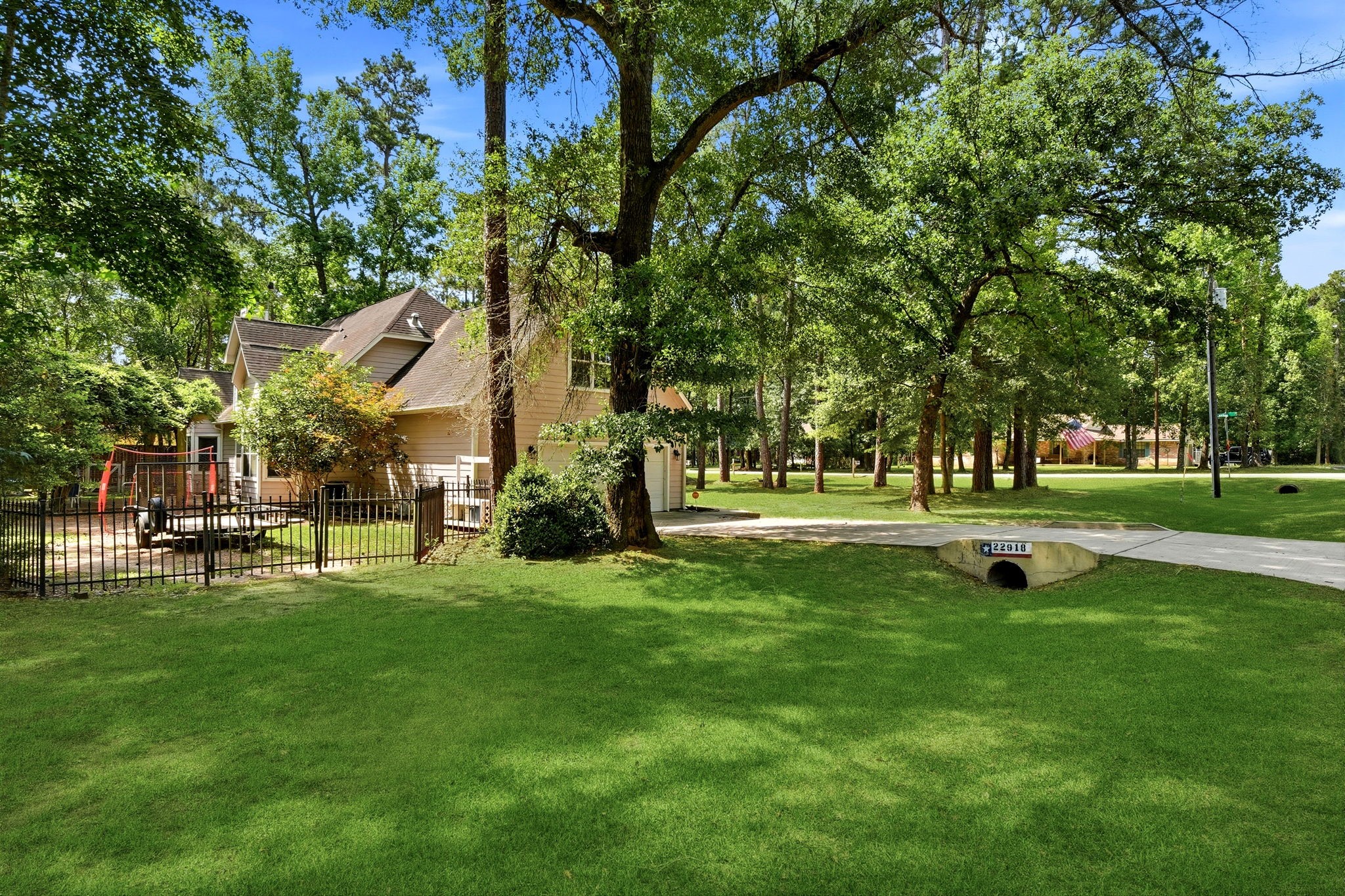 22918 Lantana Drive Property Photo 2
