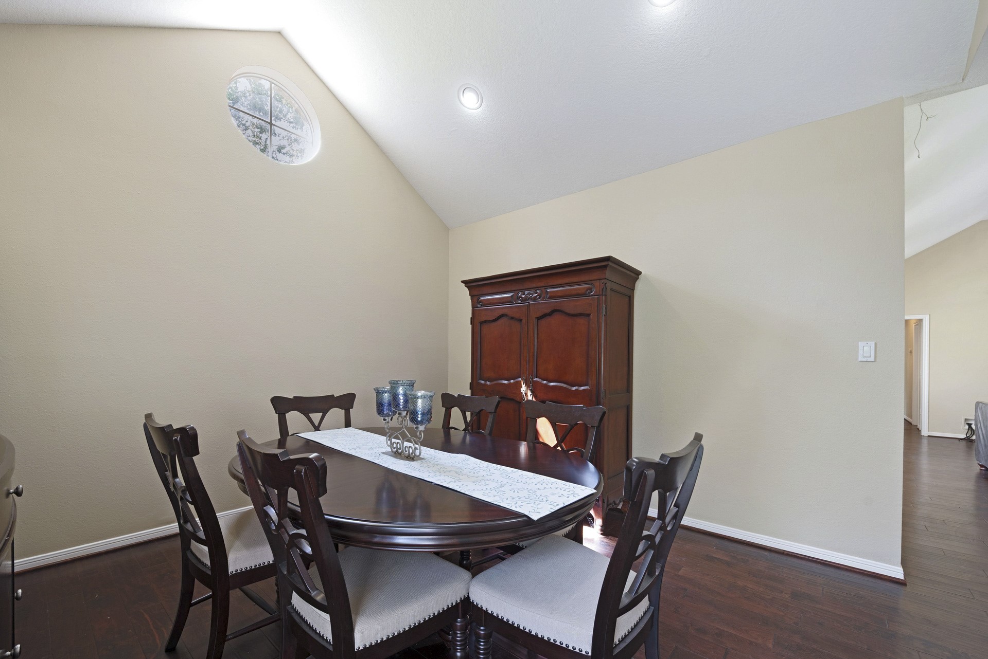 2615 Roman Forest Boulevard Property Photo 9