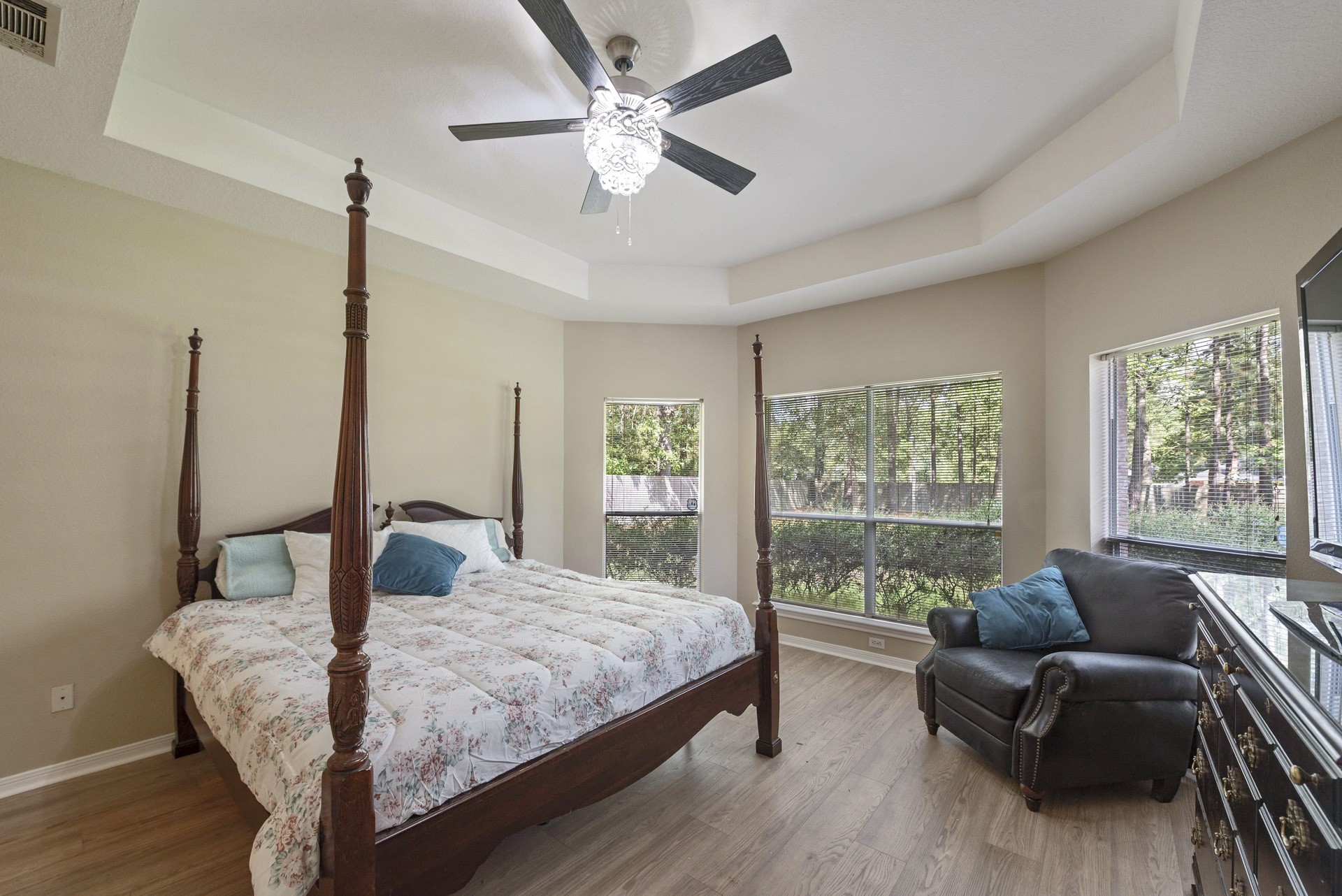 2615 Roman Forest Boulevard Property Photo 11
