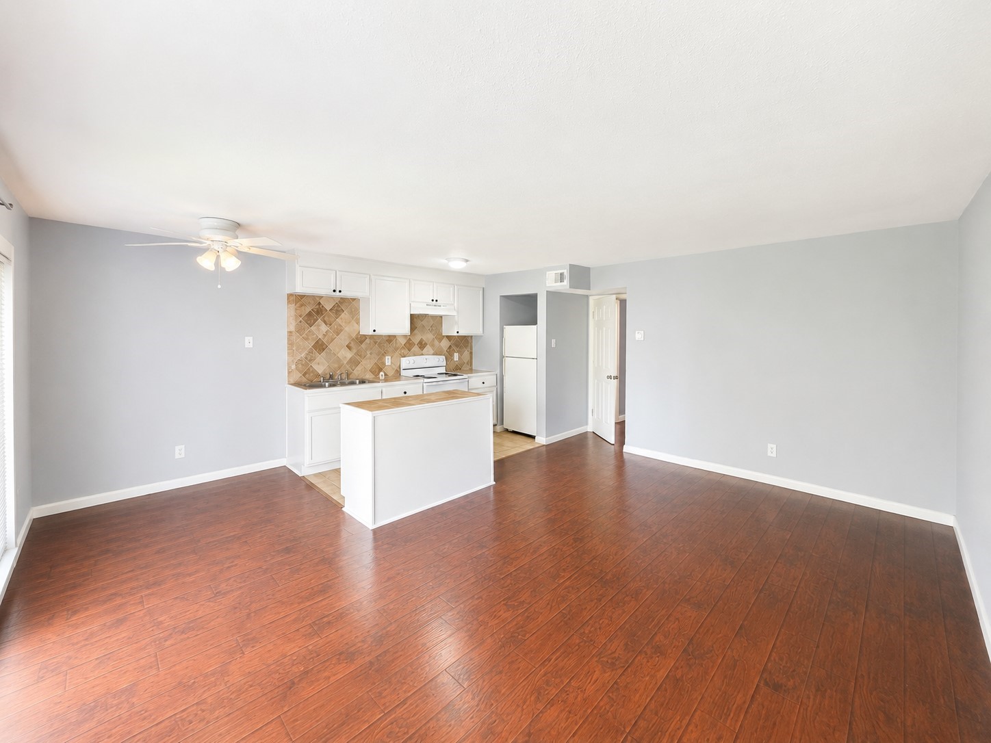 4624 Bell Street 7 Property Photo 3