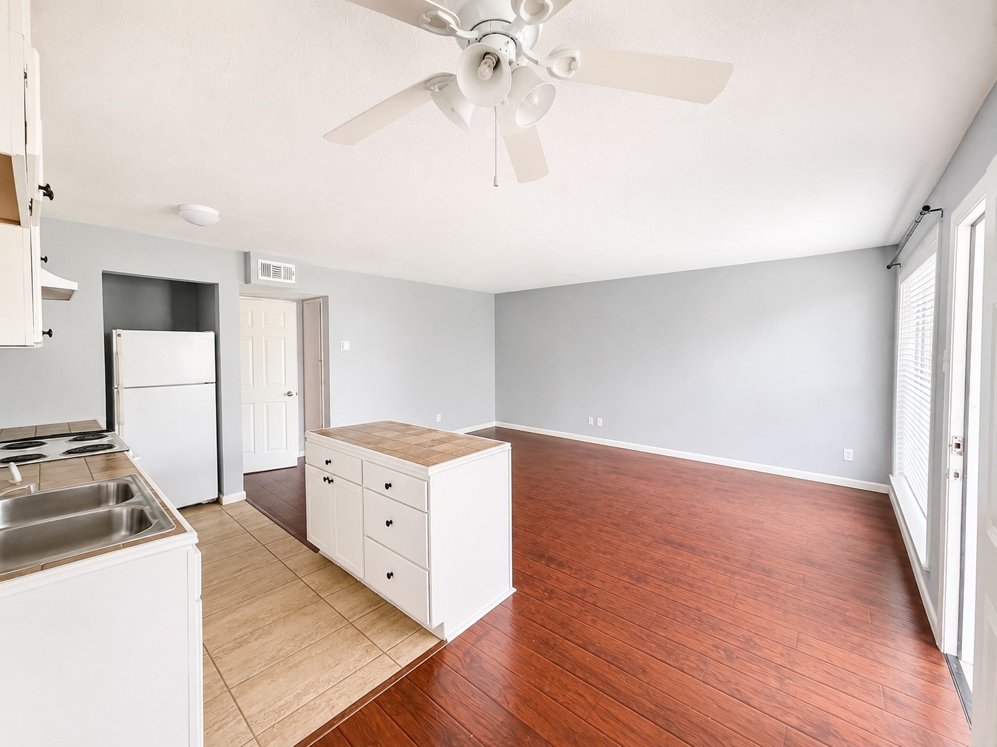 4624 Bell Street 7 Property Photo 4