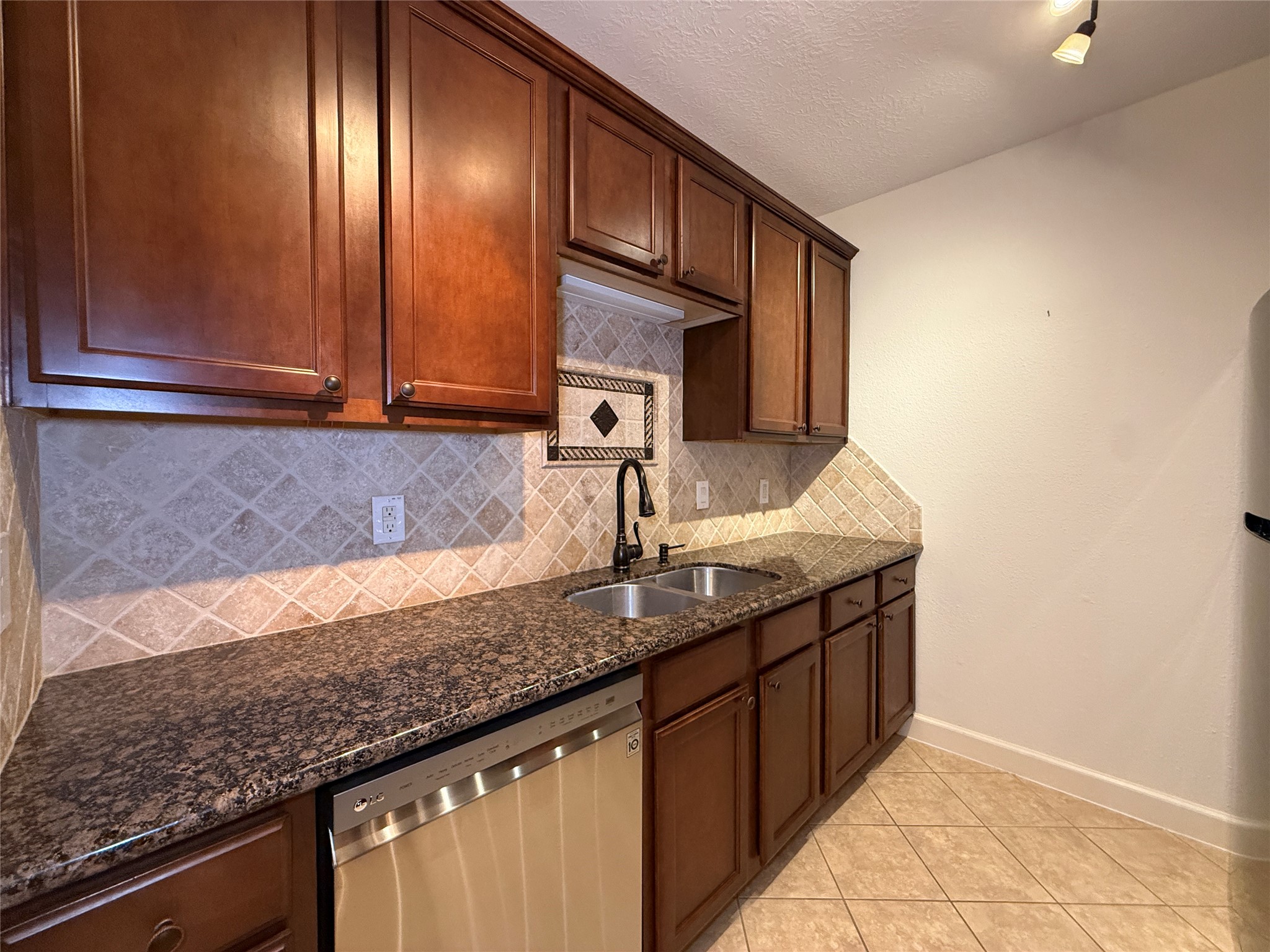 2224 S Piney Point Road 223 Property Photo 8