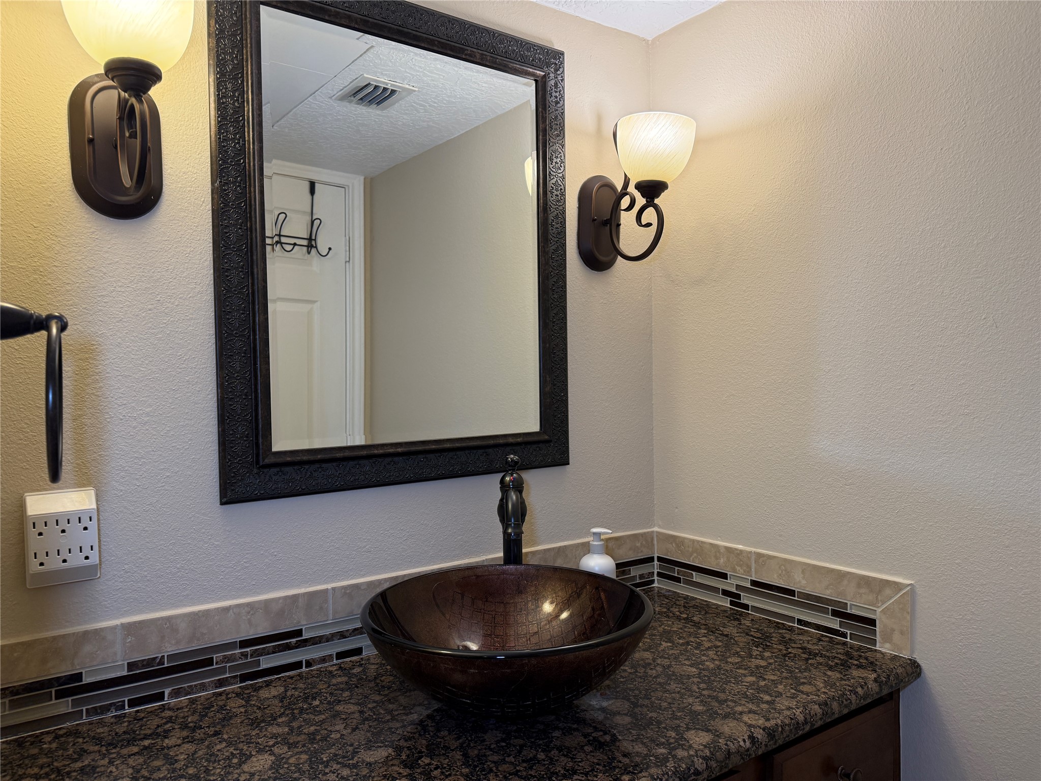 2224 S Piney Point Road 223 Property Photo 17