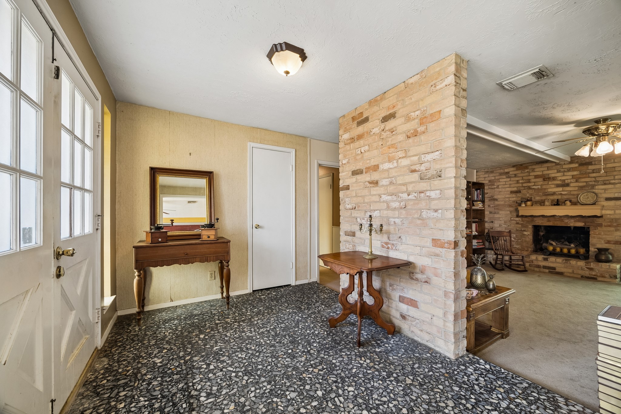 11302 Brighton Lane Property Photo 4