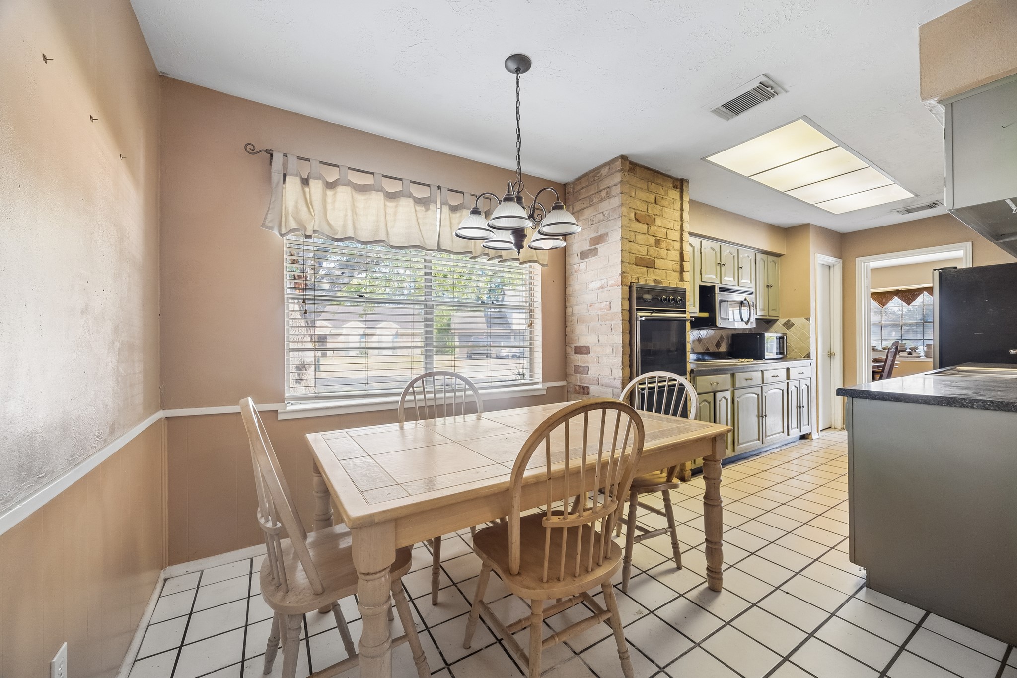 11302 Brighton Lane Property Photo 8