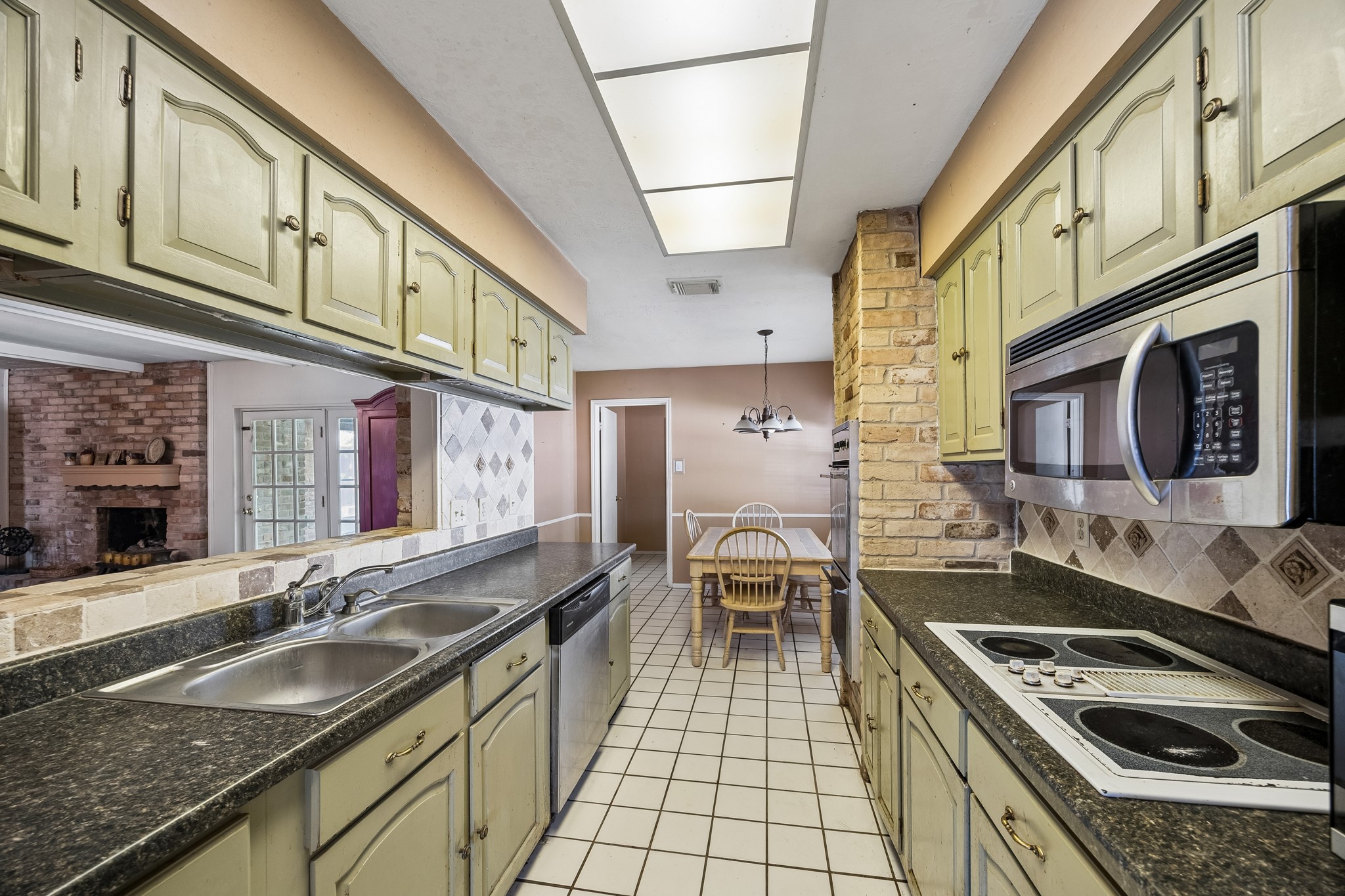 11302 Brighton Lane Property Photo 9