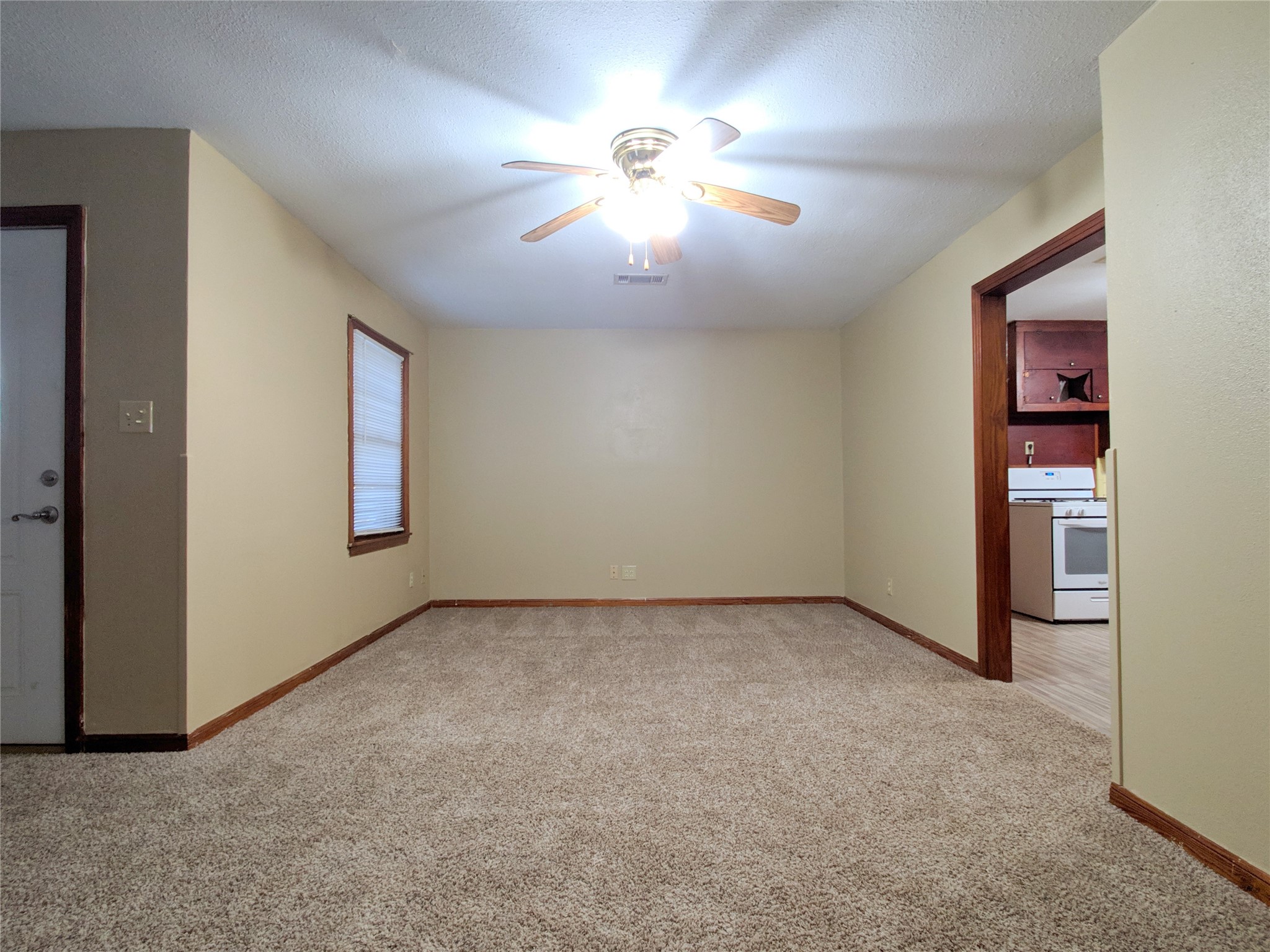 1717 Hawthorne Street Property Photo 4