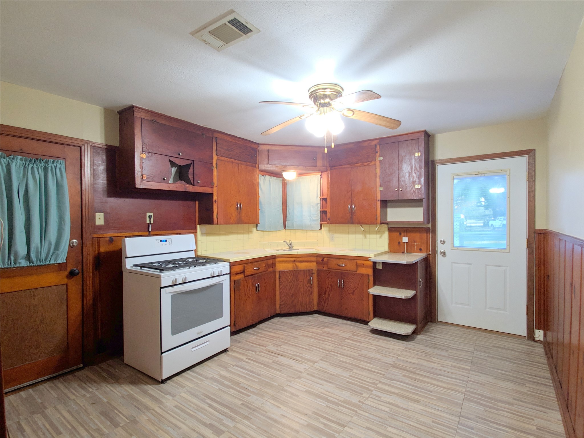 1717 Hawthorne Street Property Photo 6