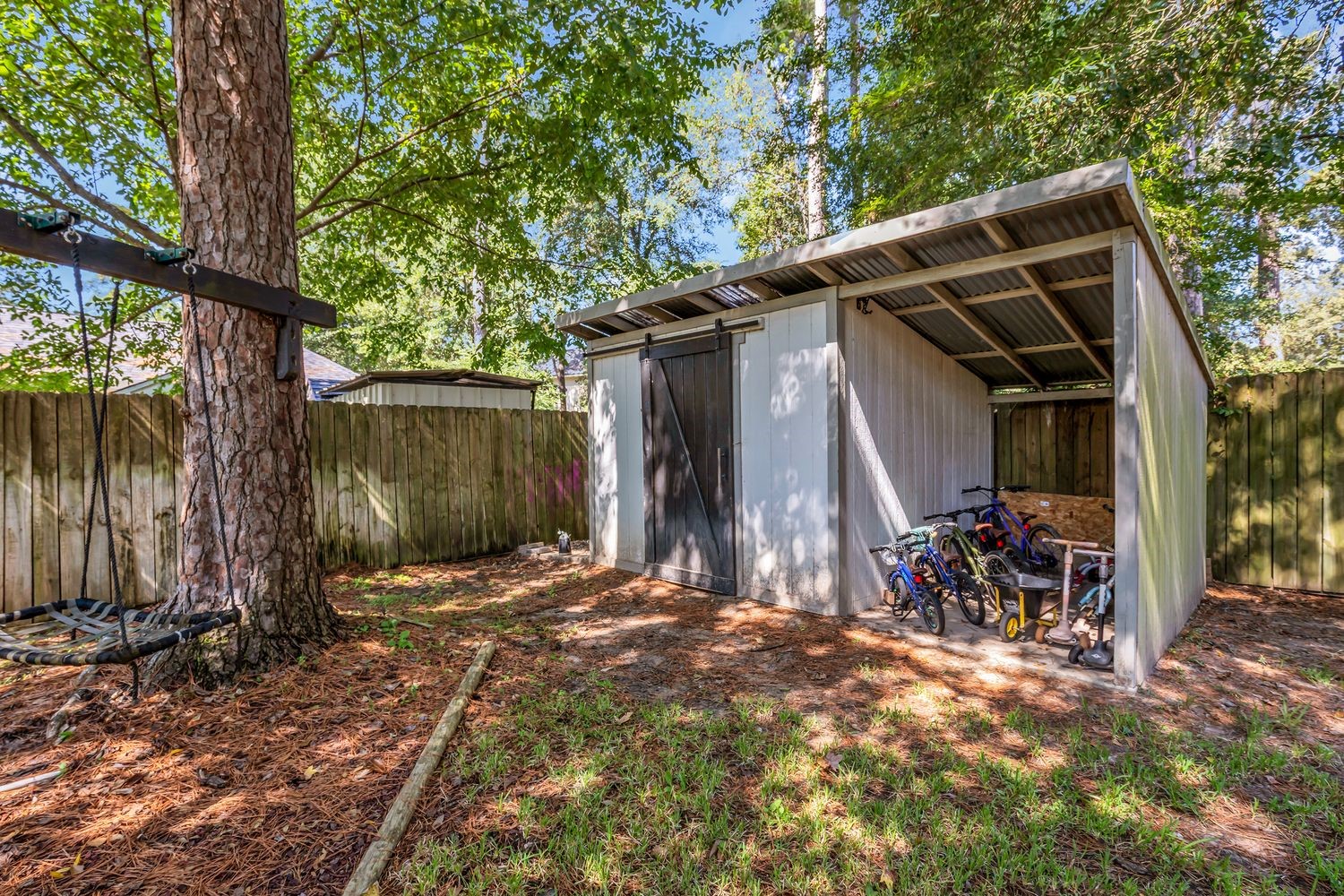 748 Forest Lane Drive Property Photo 33