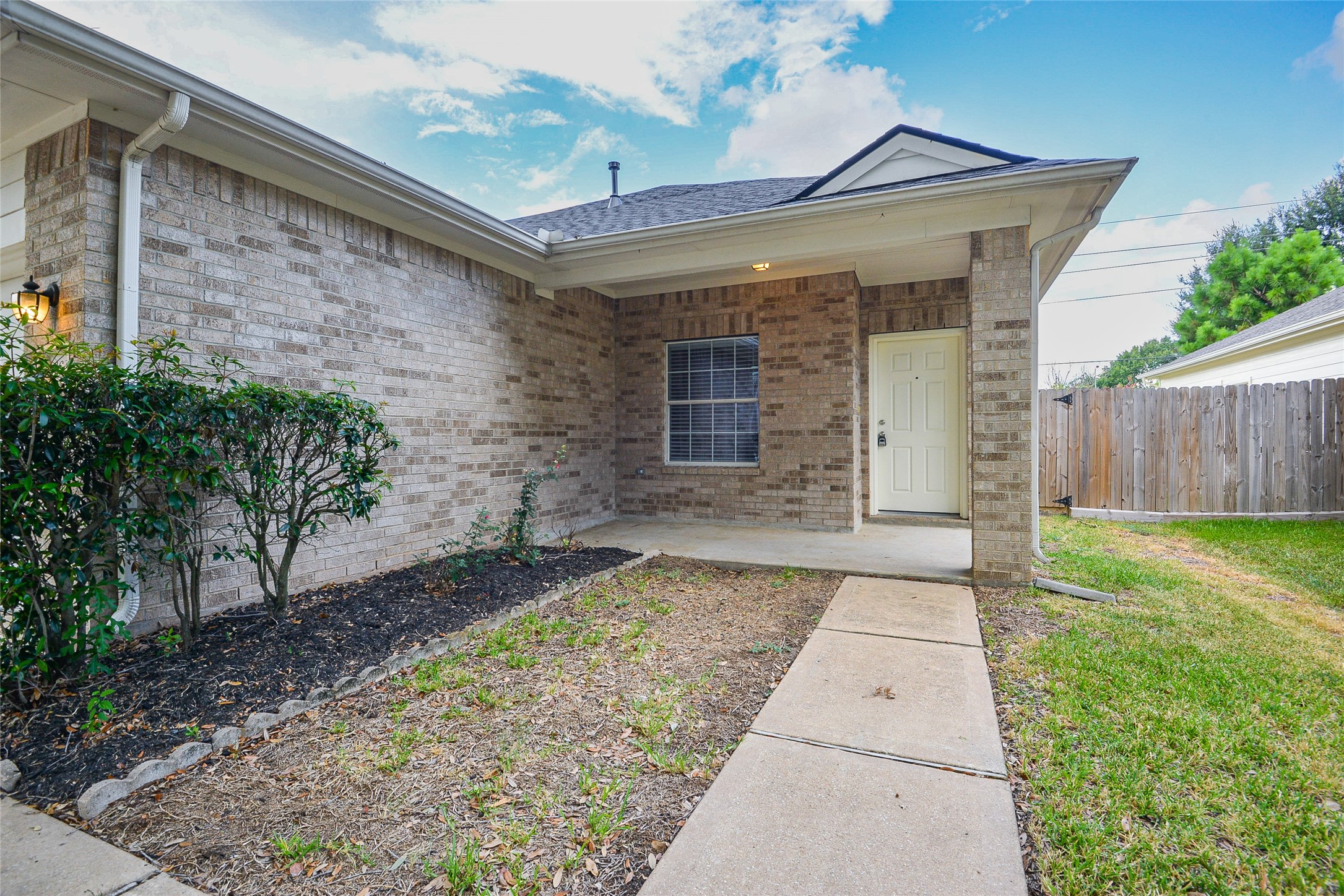 6627 Stonecross Creek Lane Property Photo 3