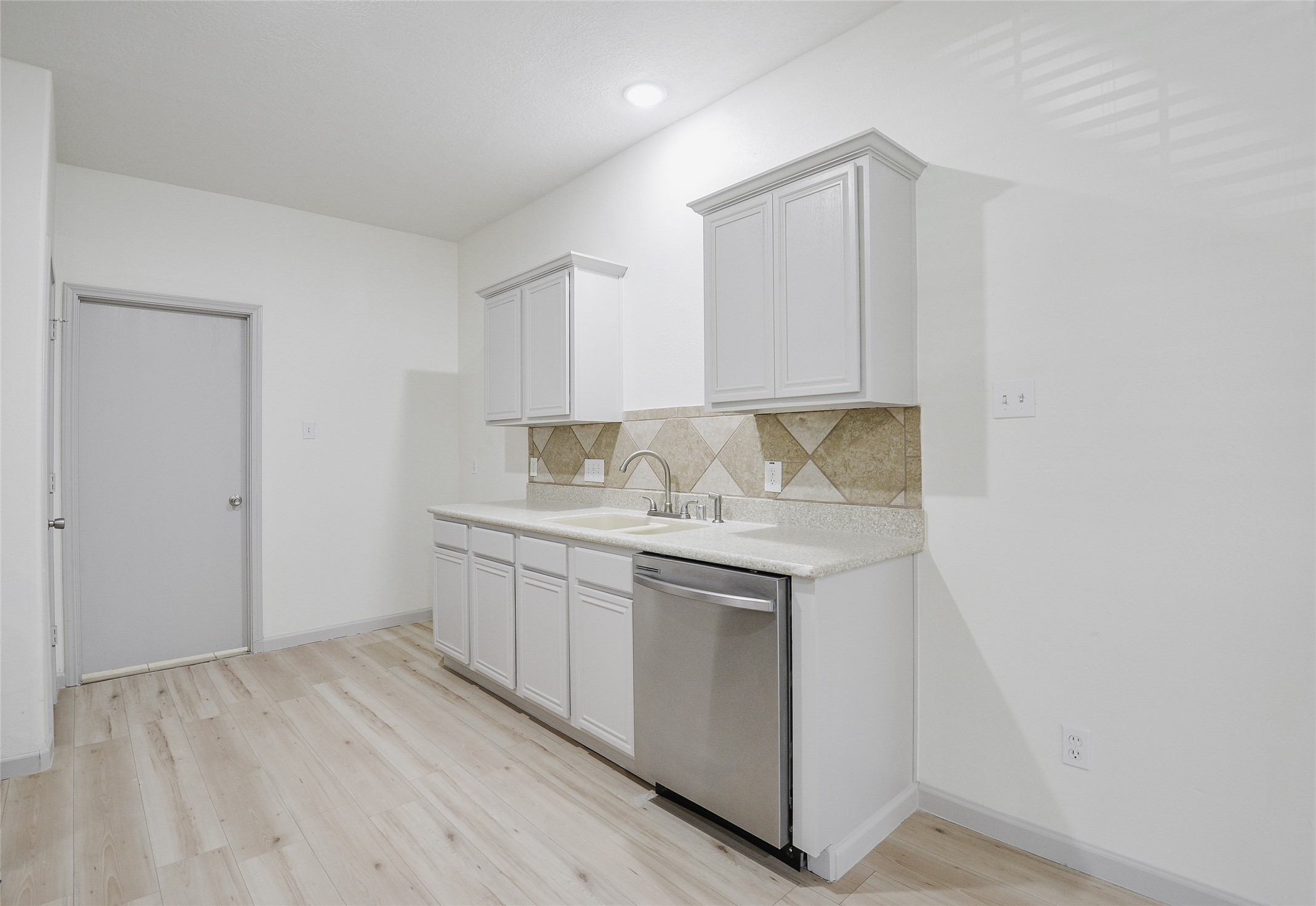 6627 Stonecross Creek Lane Property Photo 9