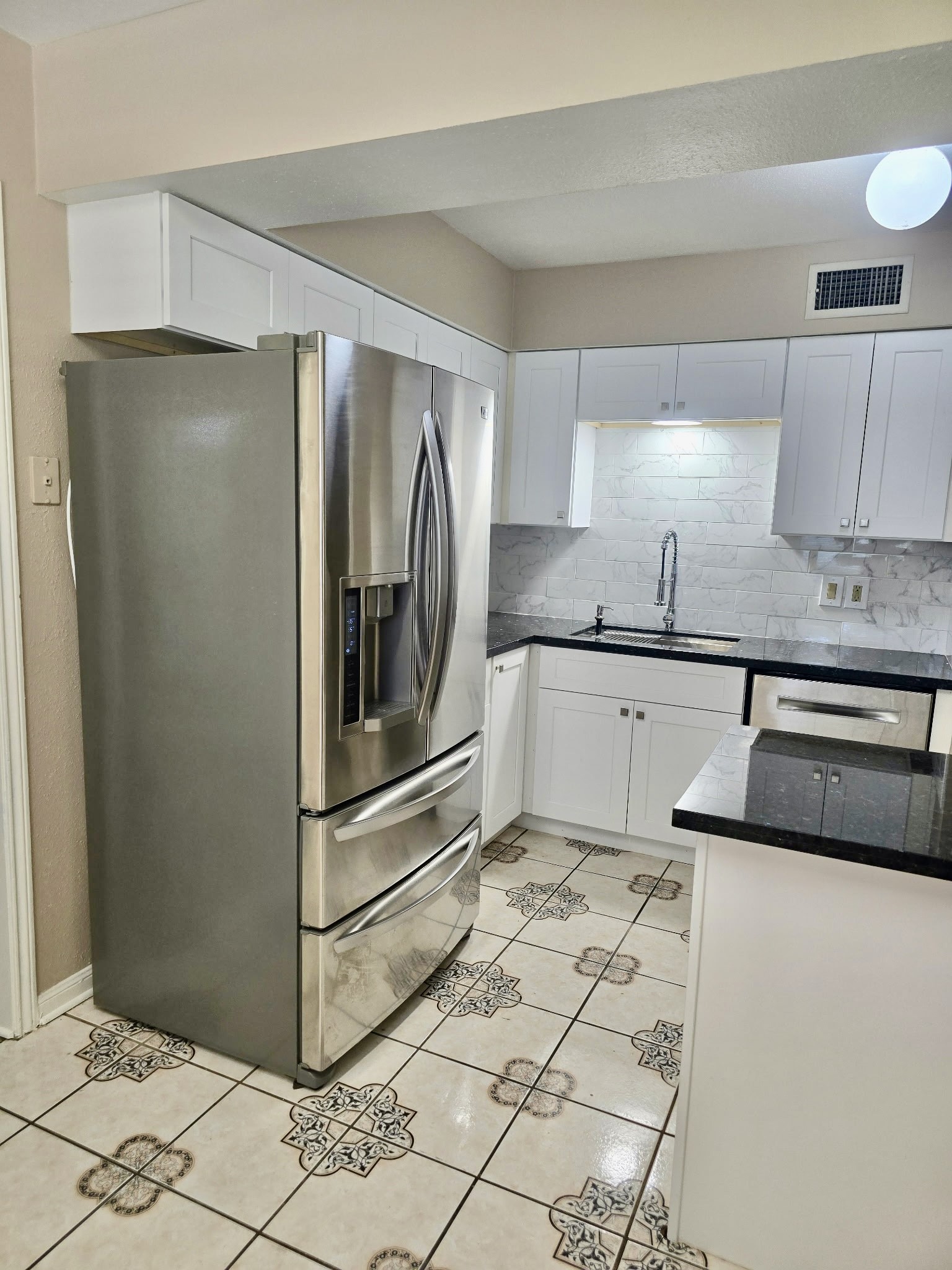 5510 Deep Forest Drive Property Photo 7