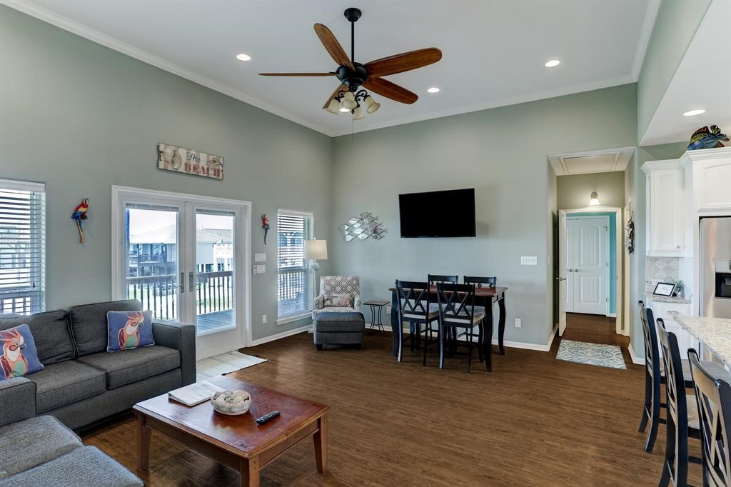 934 S Cove Property Photo 8