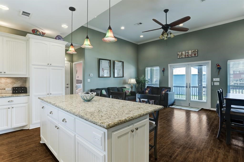 934 S Cove Property Photo 13
