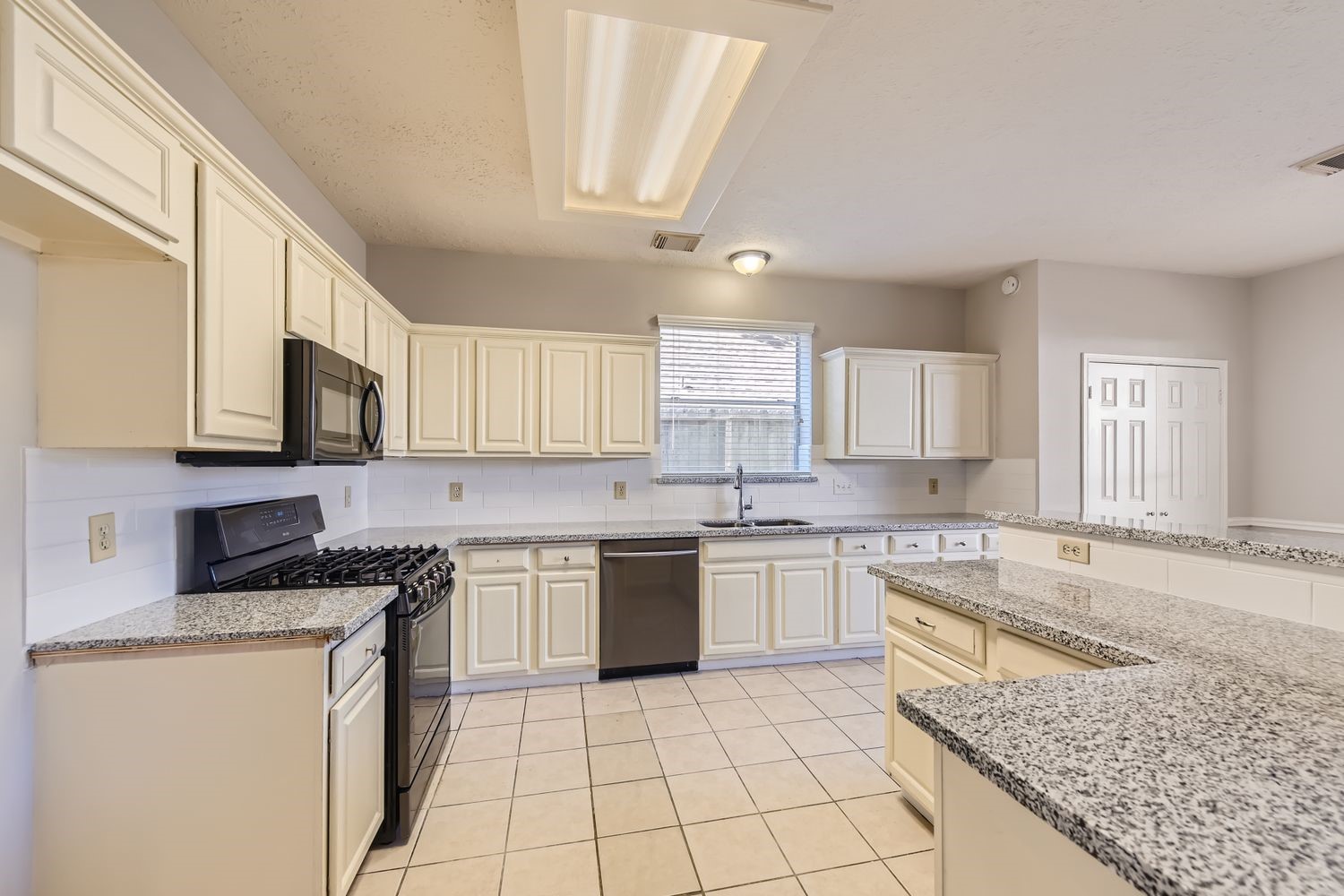 3619 Landon Park Drive Property Photo 6