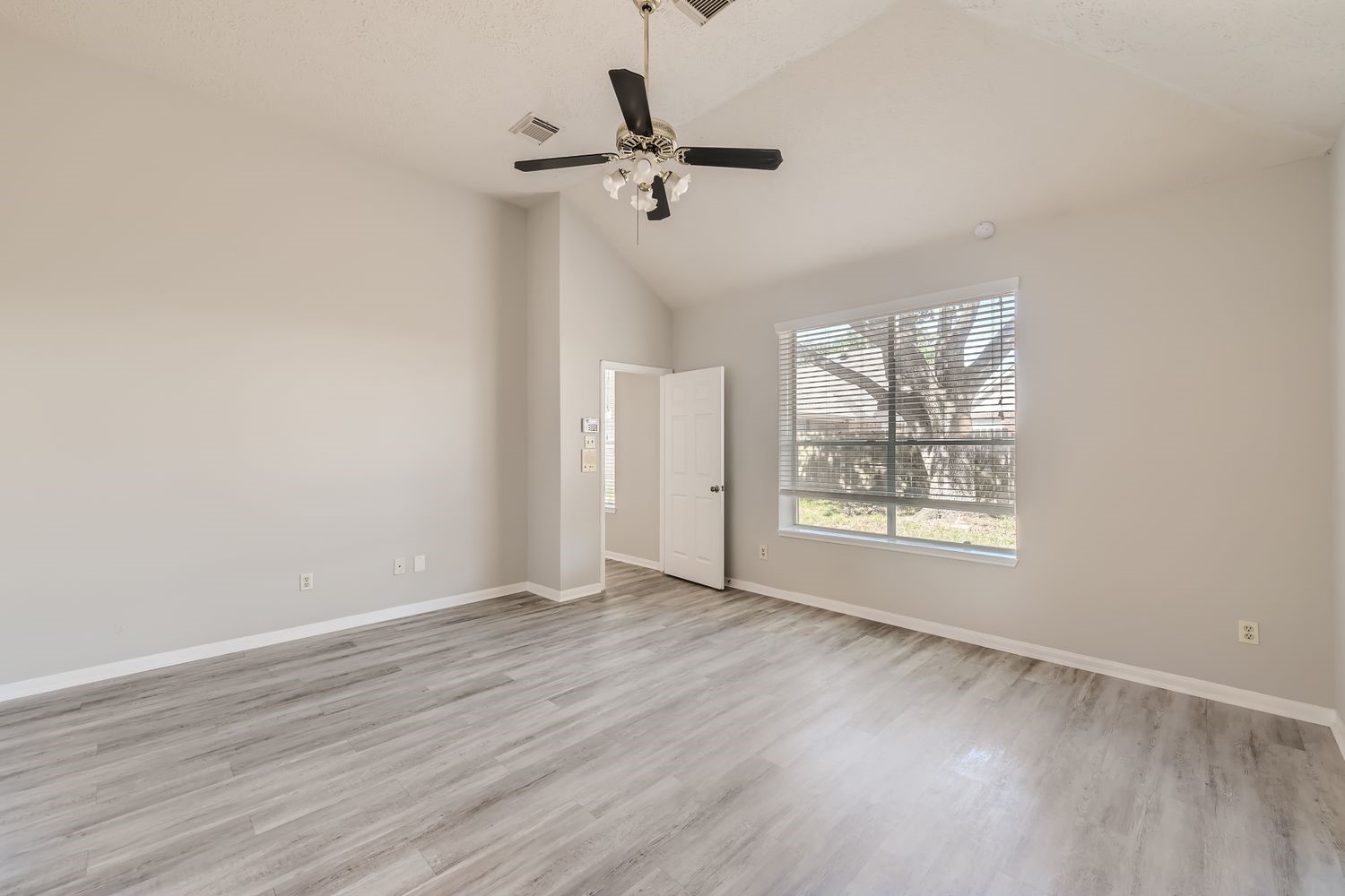 3619 Landon Park Drive Property Photo 11
