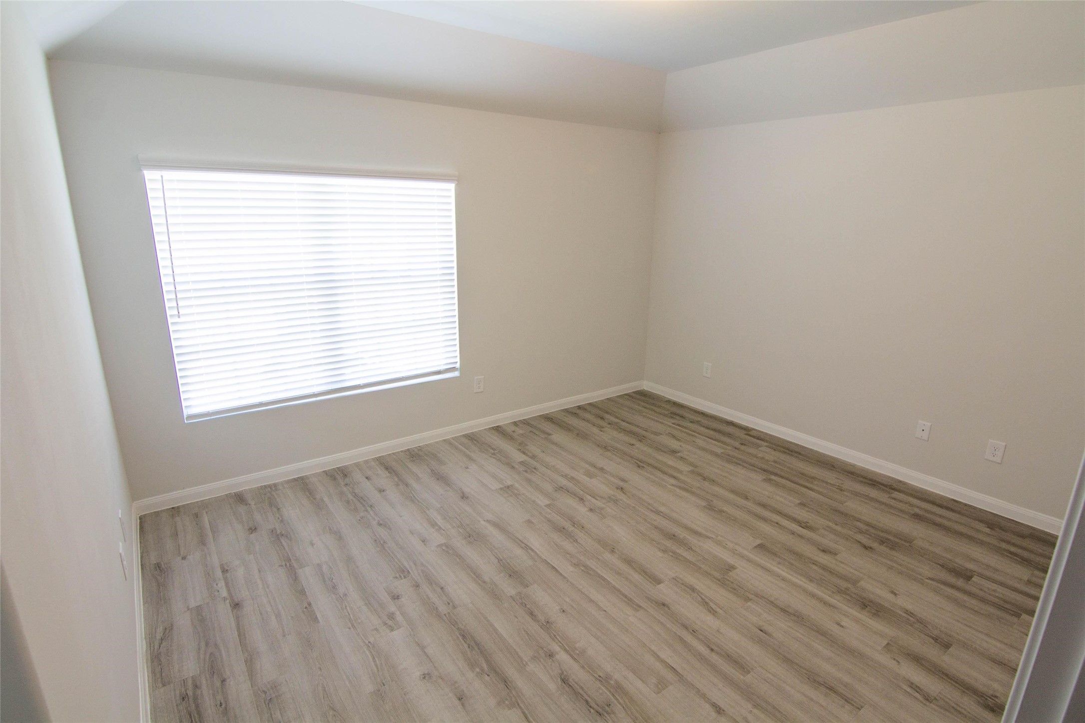 15106 Lucky Star Drive Property Photo 5