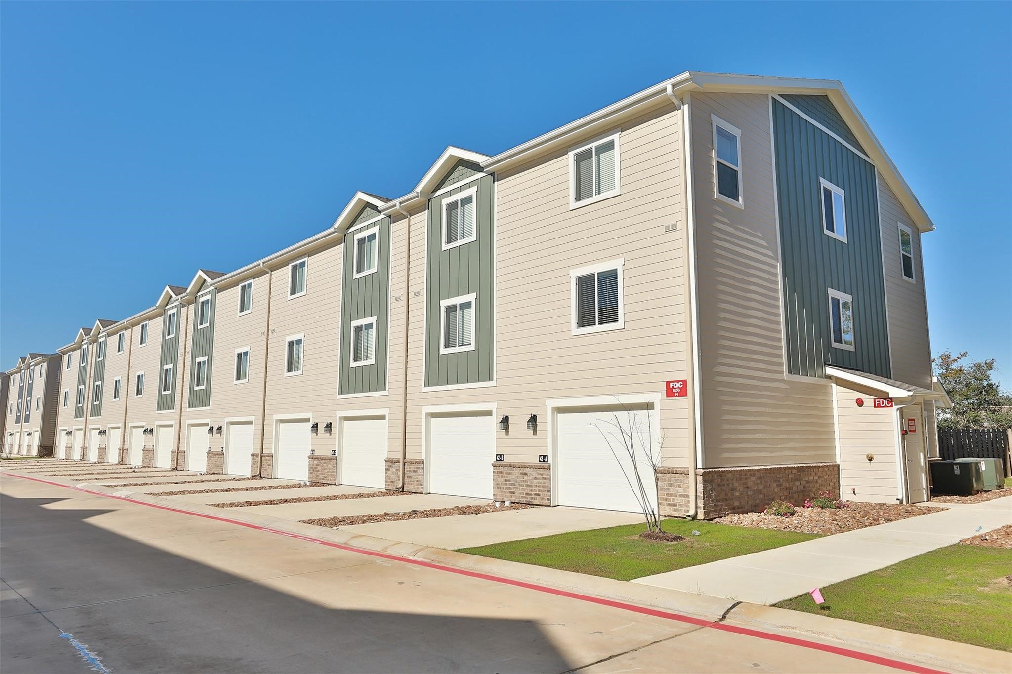 21155 Gosling Road 14B Property Photo 1