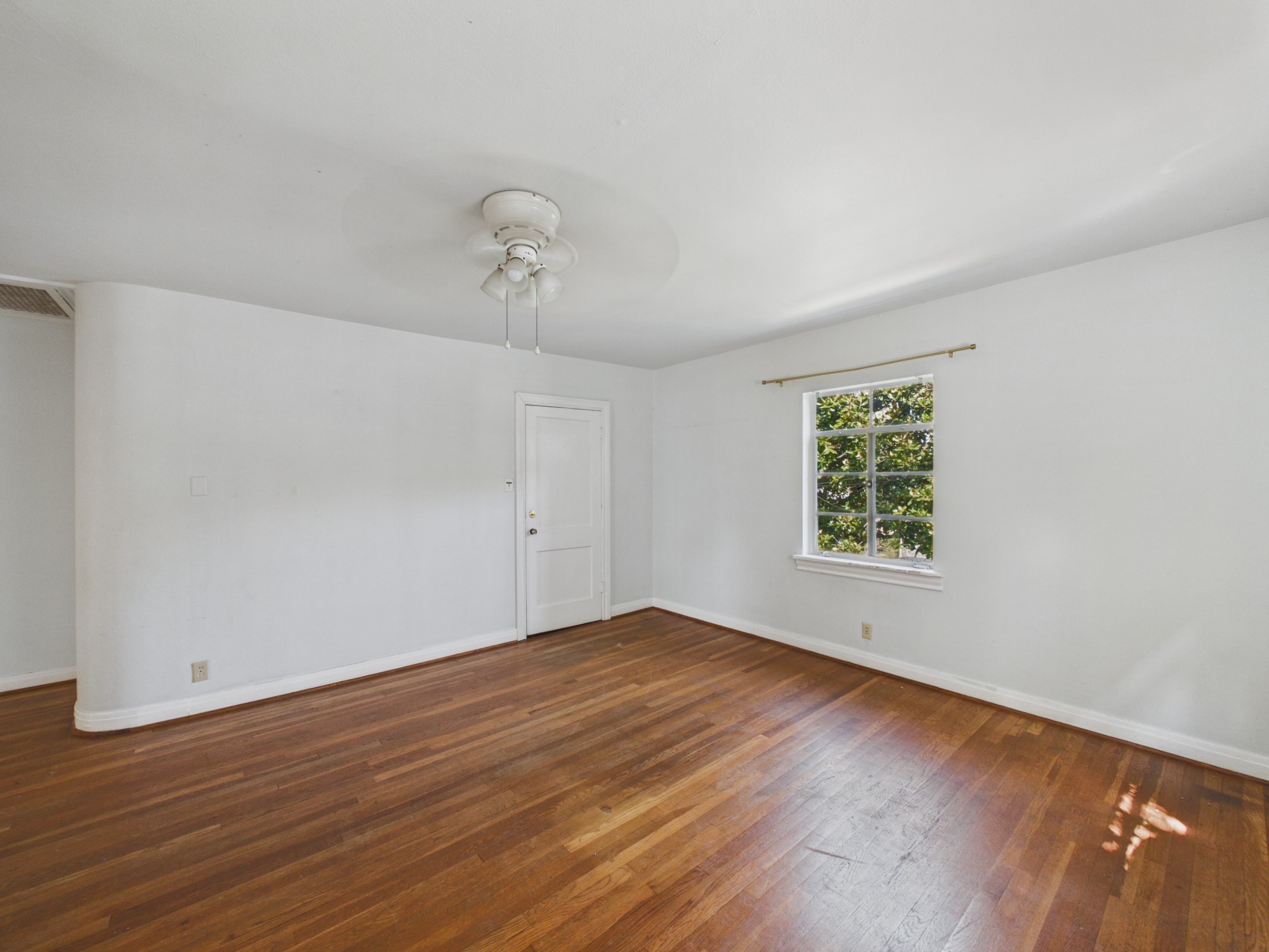 1823 W Main Street 3 Property Photo 2