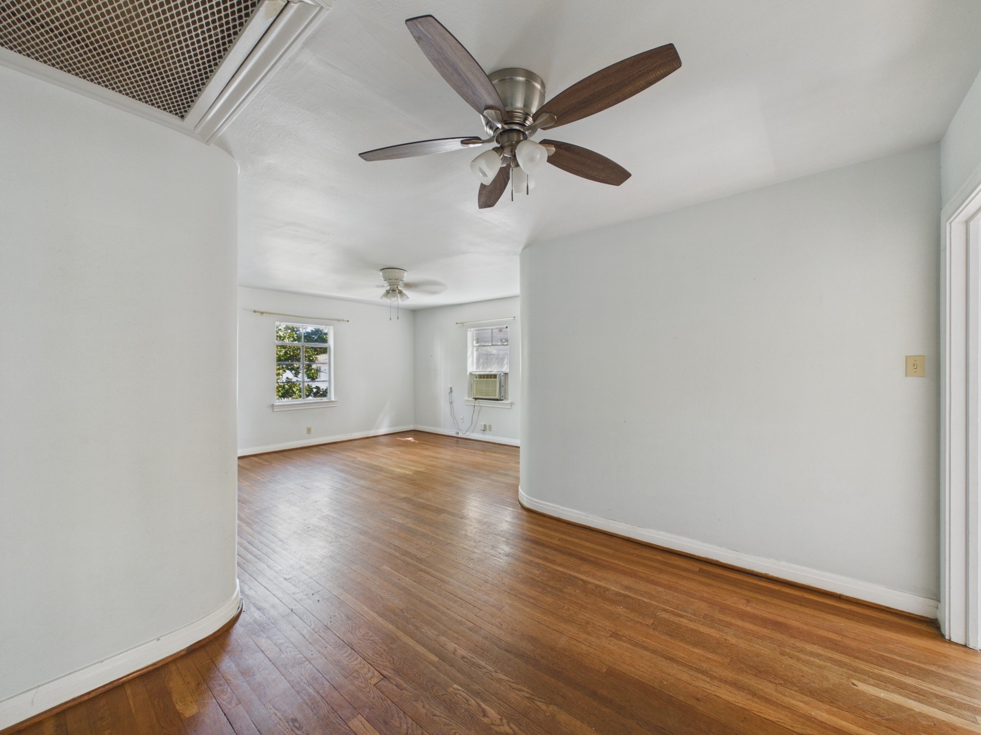 1823 W Main Street 3 Property Photo 6