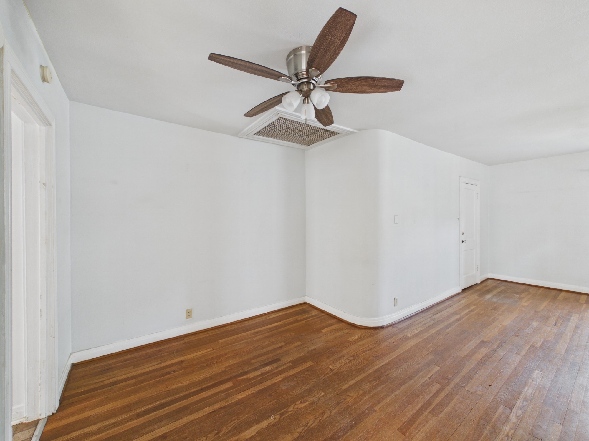1823 W Main Street 3 Property Photo 7