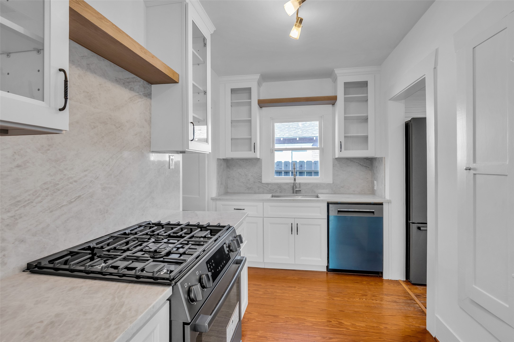 1015 E 14th Street Property Photo 16