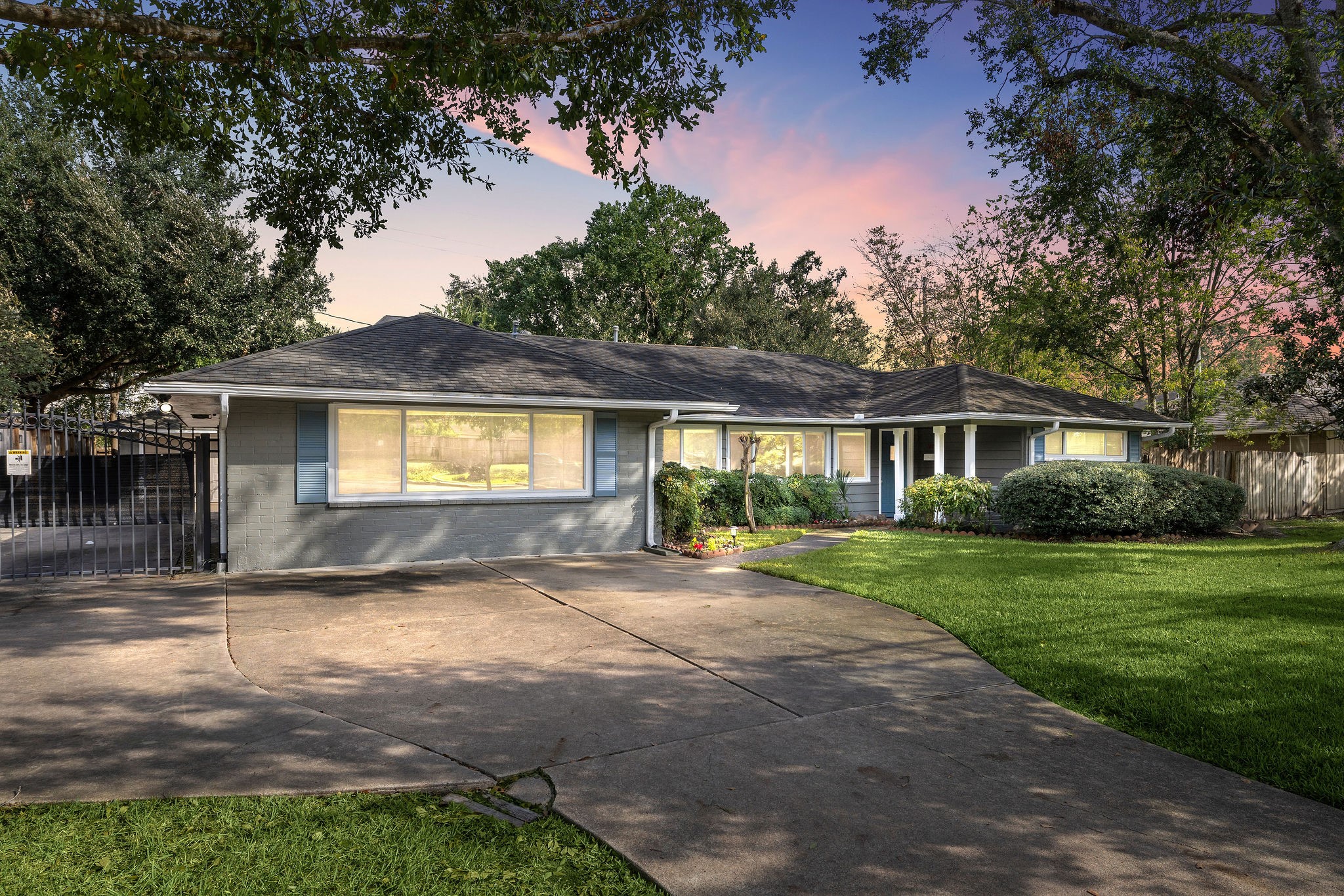 7805 S Rice Avenue Property Photo