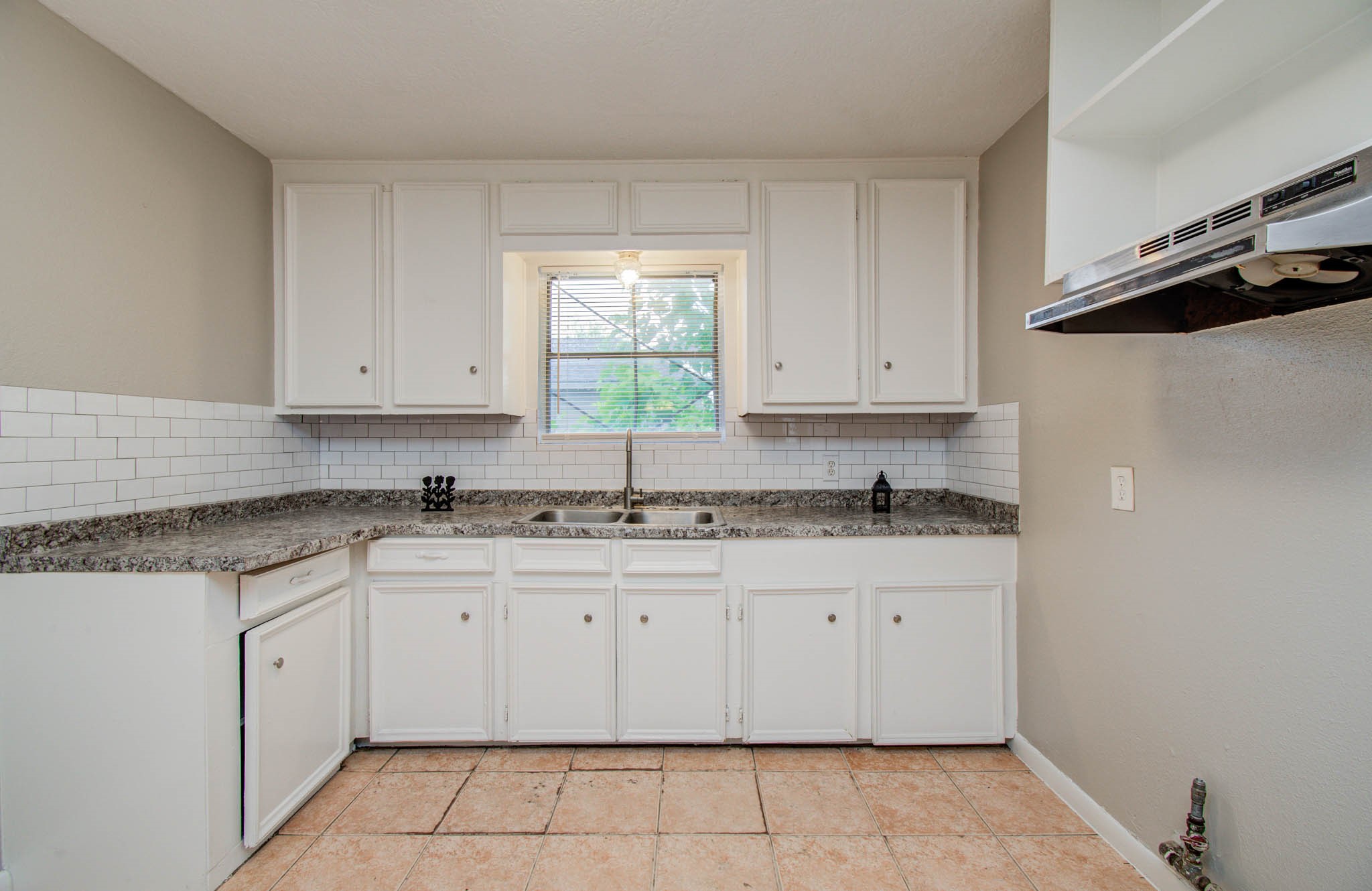 3620 Easy Street Property Photo 5