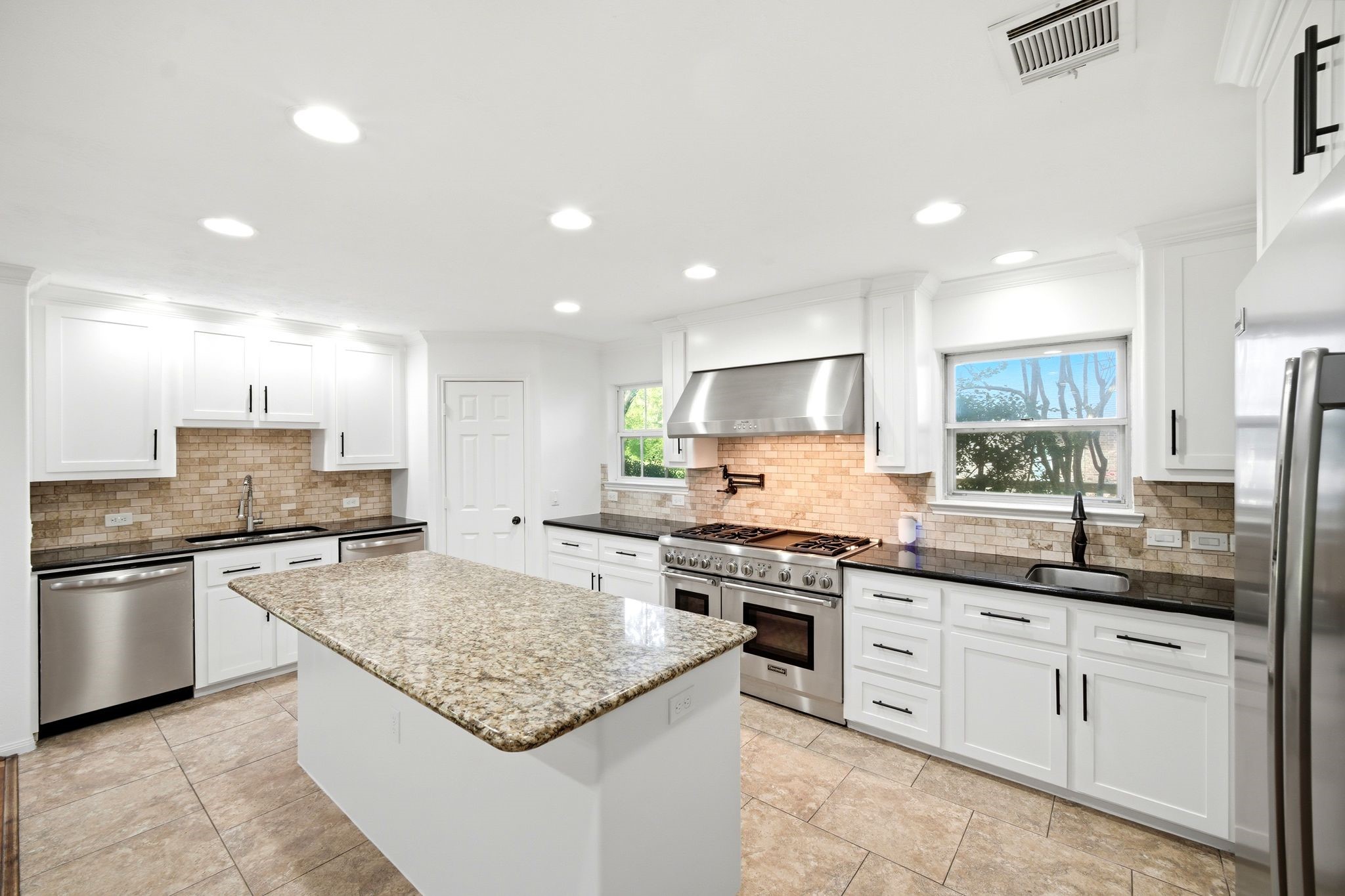 17123 Crooked Oak Drive Property Photo 14