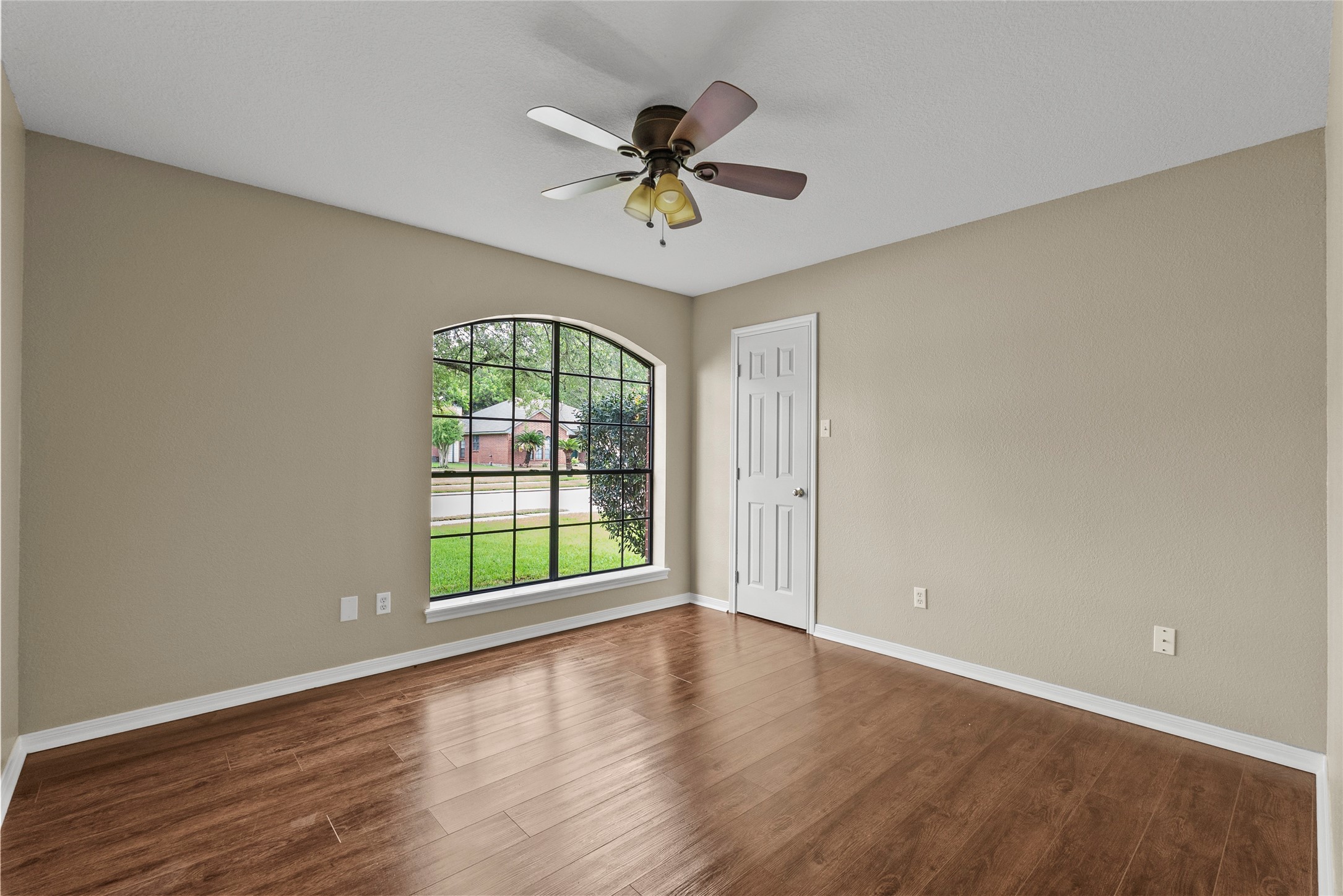 111 Jamestown Avenue Property Photo 20