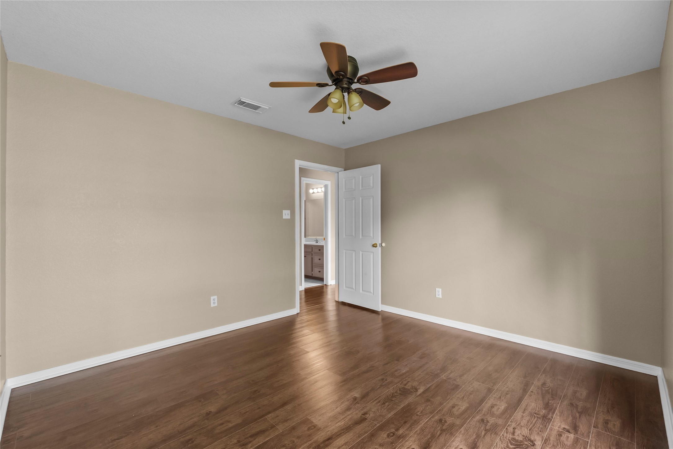 111 Jamestown Avenue Property Photo 21