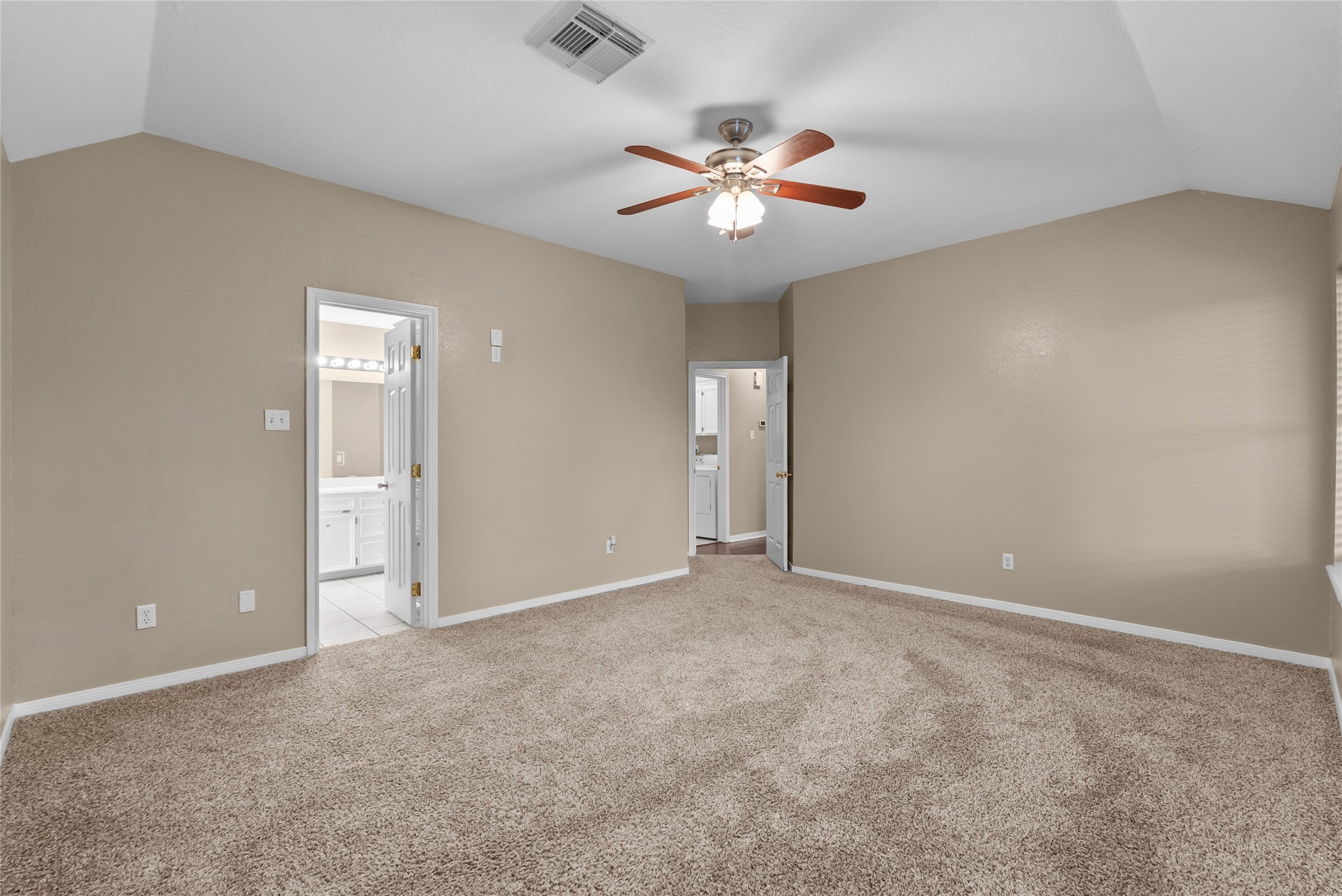 111 Jamestown Avenue Property Photo 25