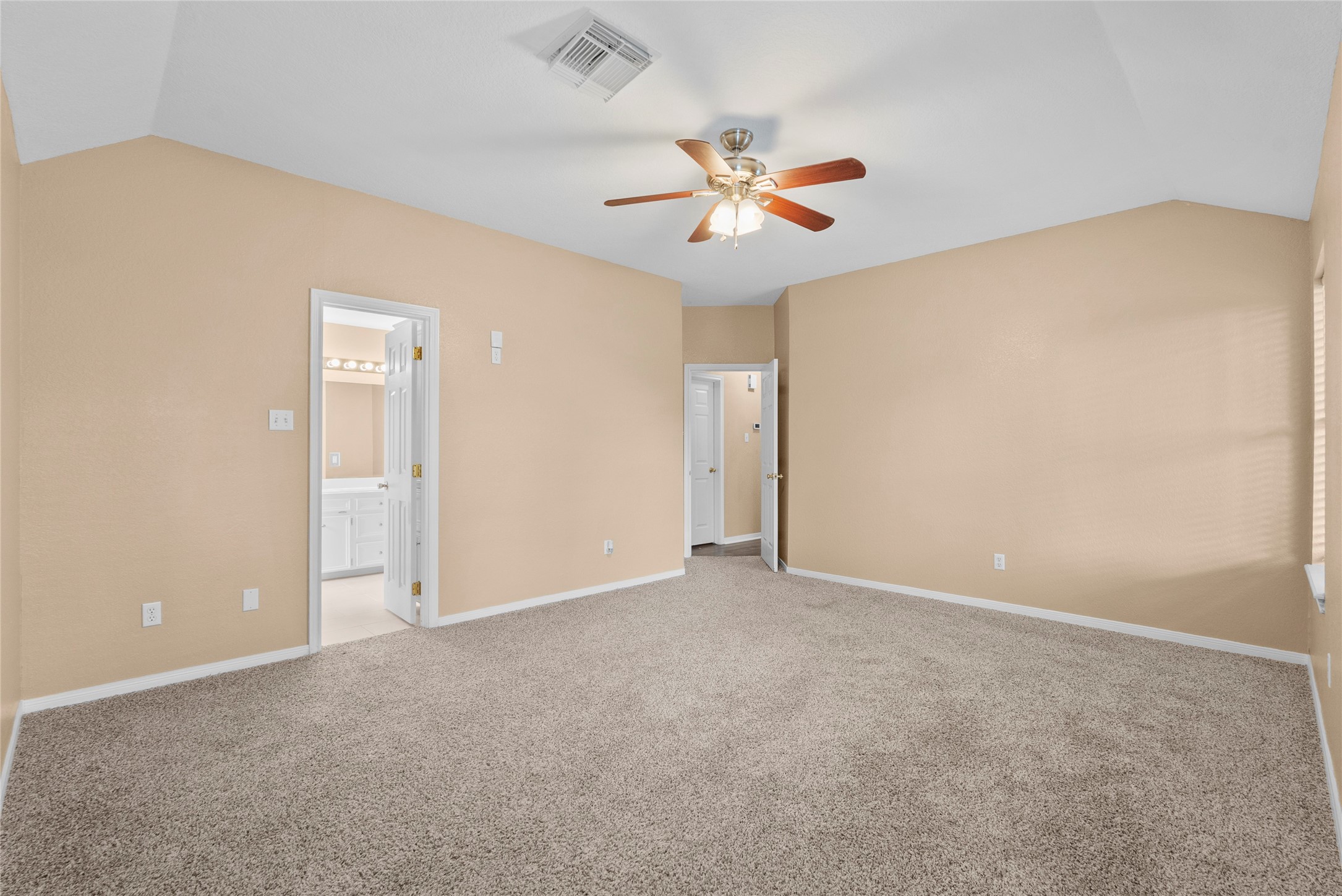 111 Jamestown Avenue Property Photo 26