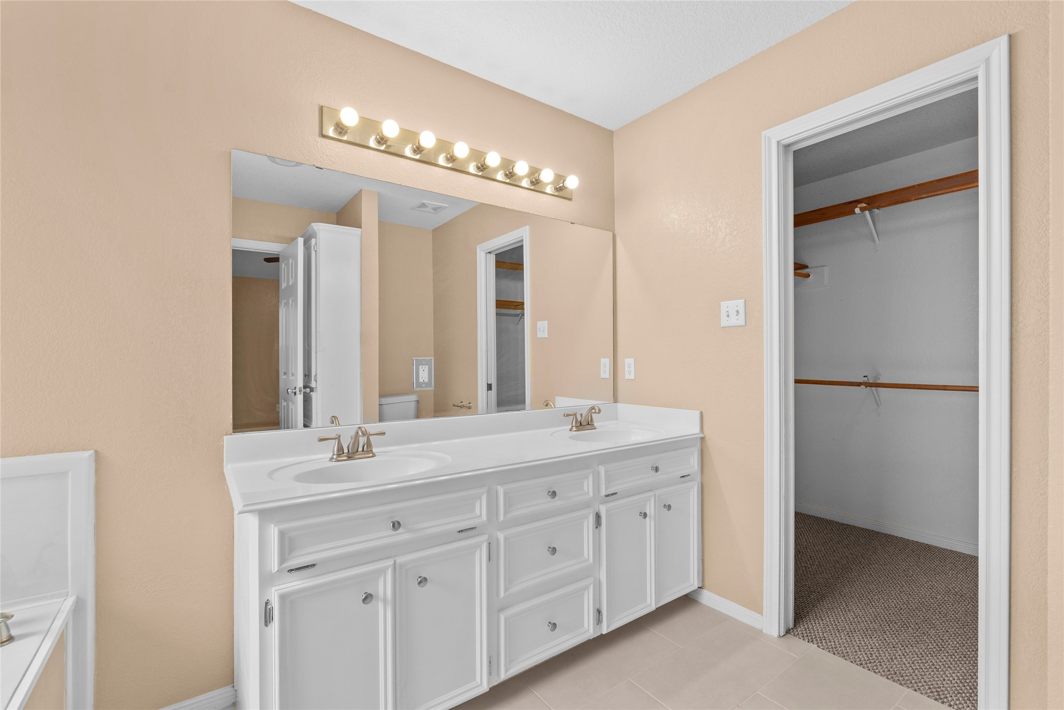 111 Jamestown Avenue Property Photo 29