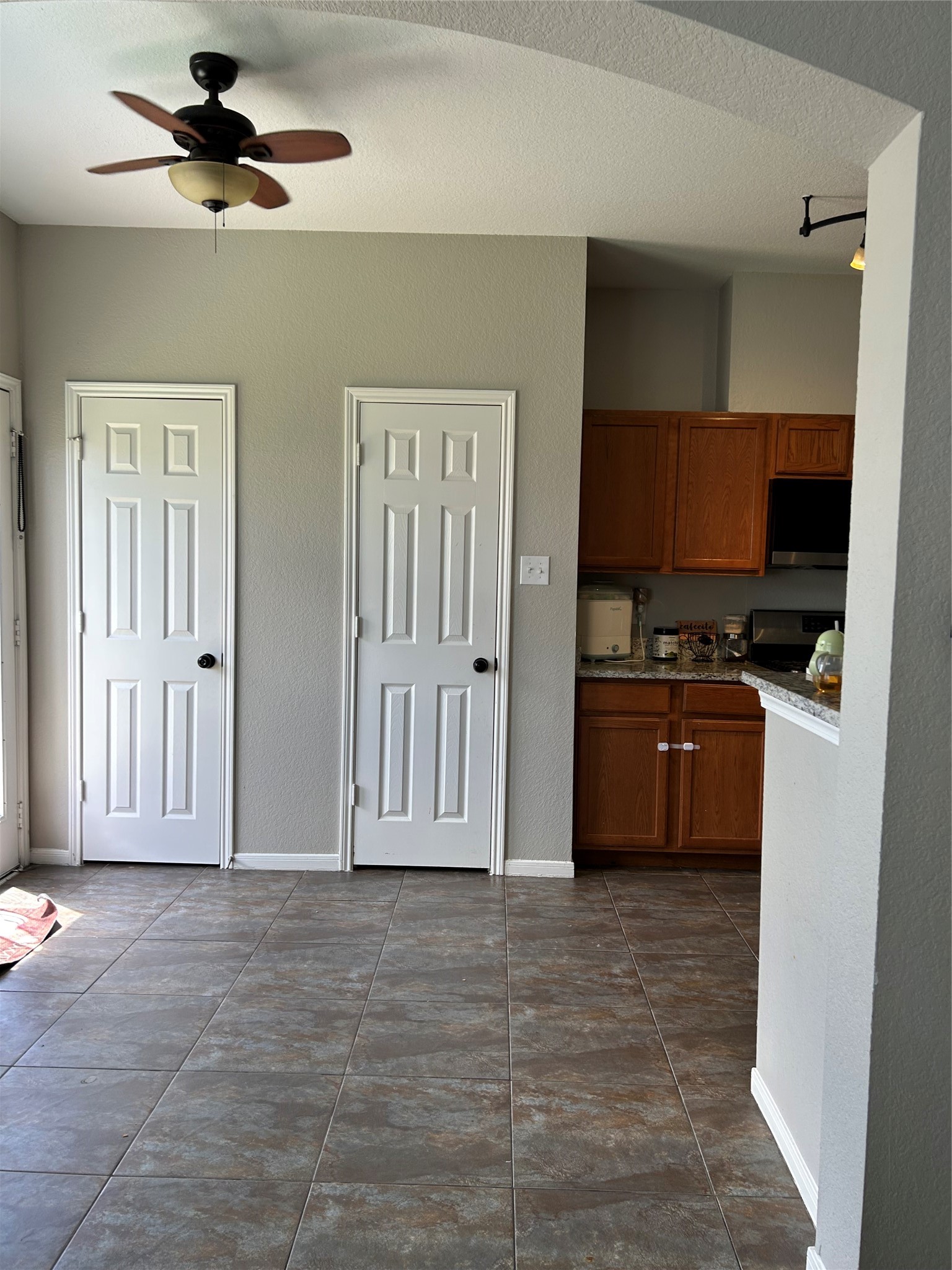 1608 Claremont Garden Circle Property Photo 6
