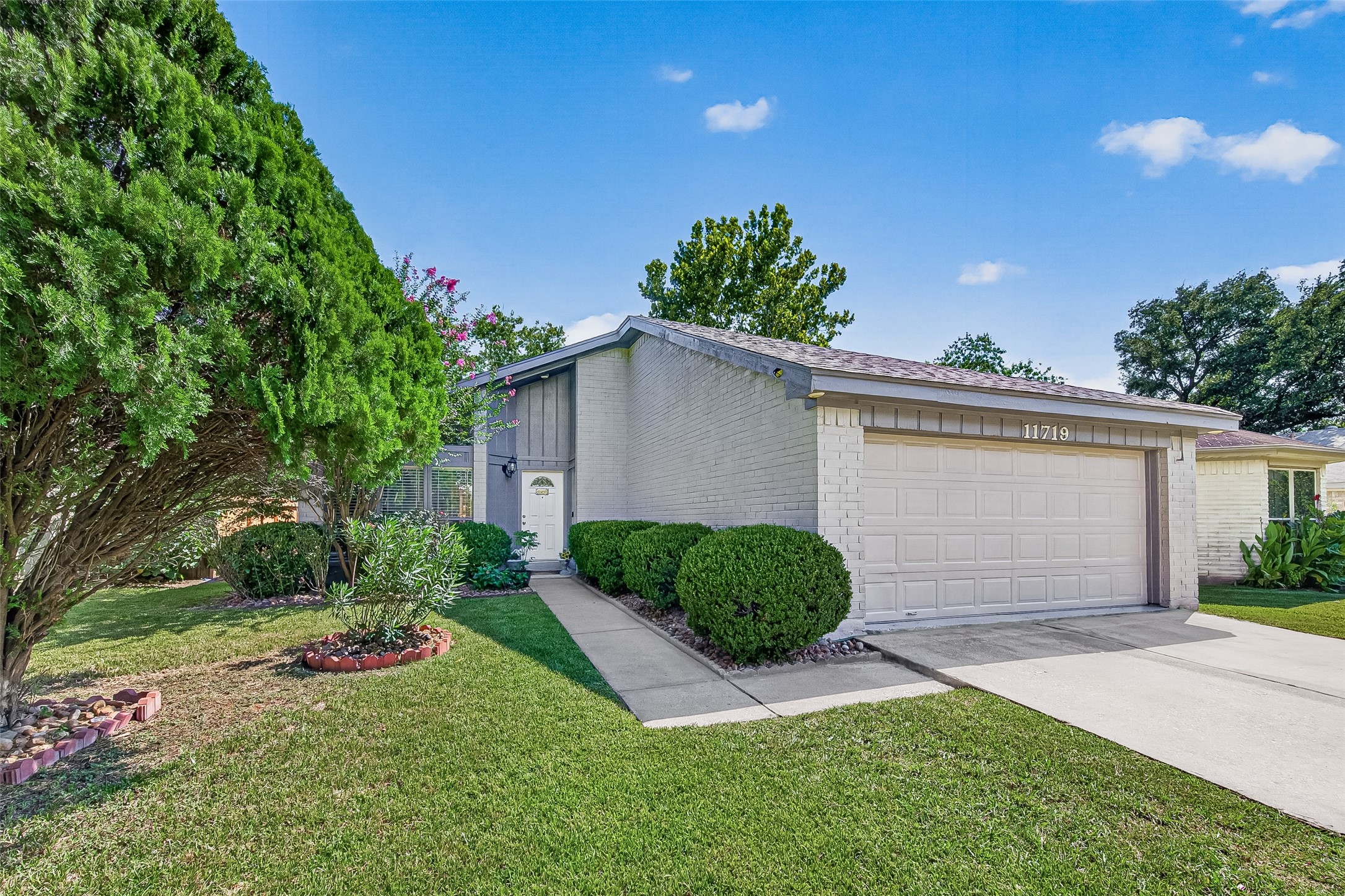 11719 Acadian Drive Property Photo 1
