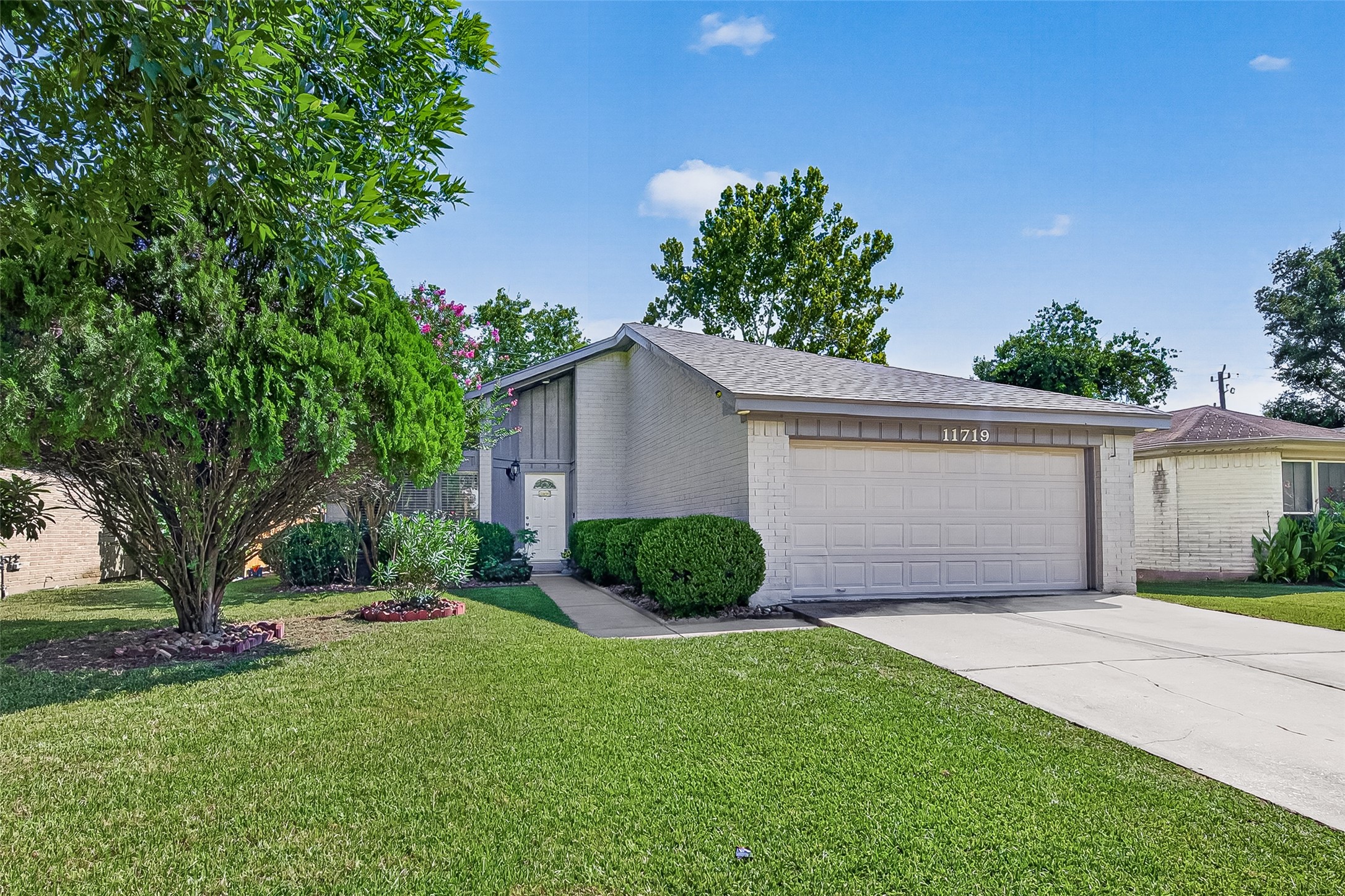 11719 Acadian Drive Property Photo 3