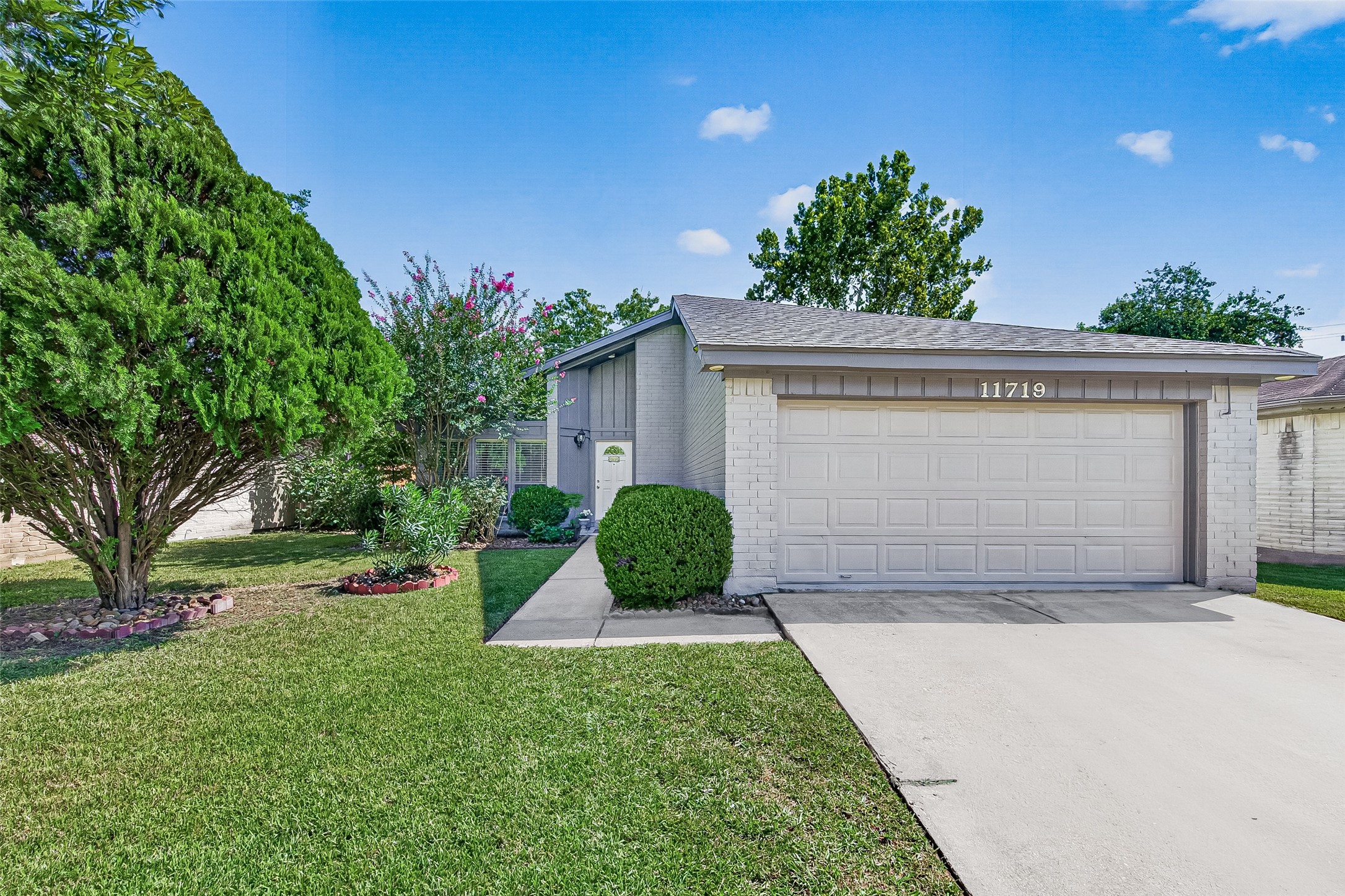 11719 Acadian Drive Property Photo 5