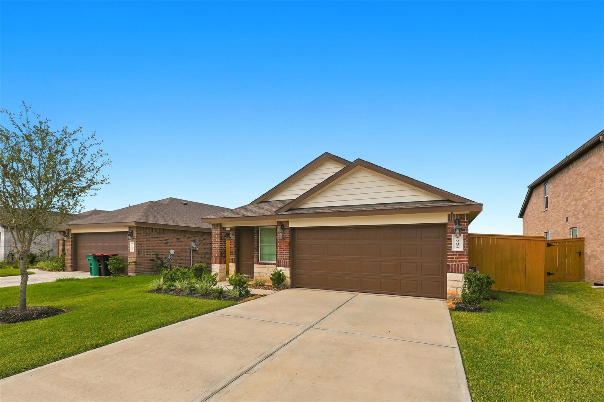 7902 Lavender Jade Drive, Rosharon TX 77583 Property Photo 1